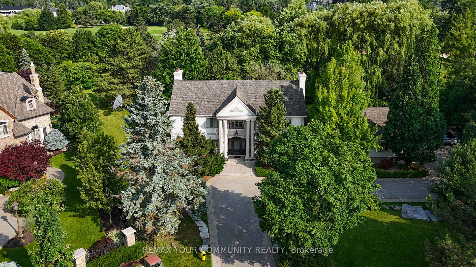 Photo 2 of 58 Buck's Place, Vaughan, East Woodbridge — HOMEH