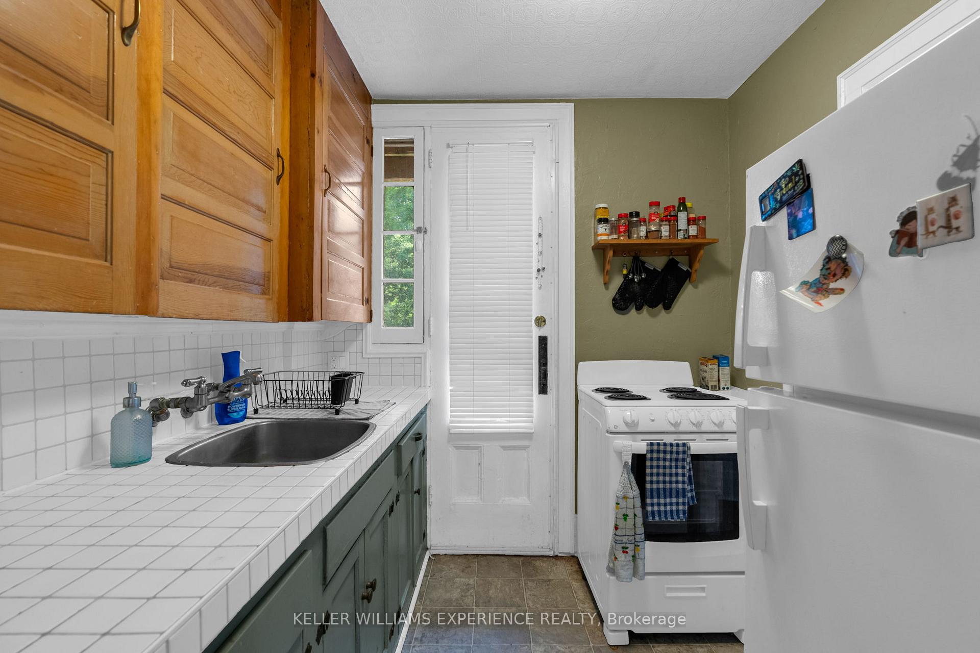 Photo 11 of Unit 7, 101 Clapperton Street, Barrie, Codrington — HOMEH