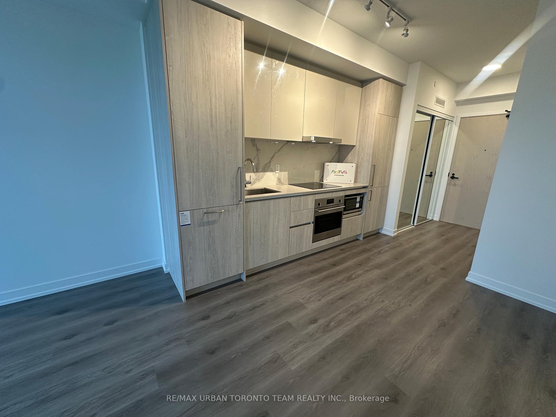 Photo 2 of Unit 4203, 225 Commerce Street, Vaughan, Vaughan Corporate Centre — HOMEH