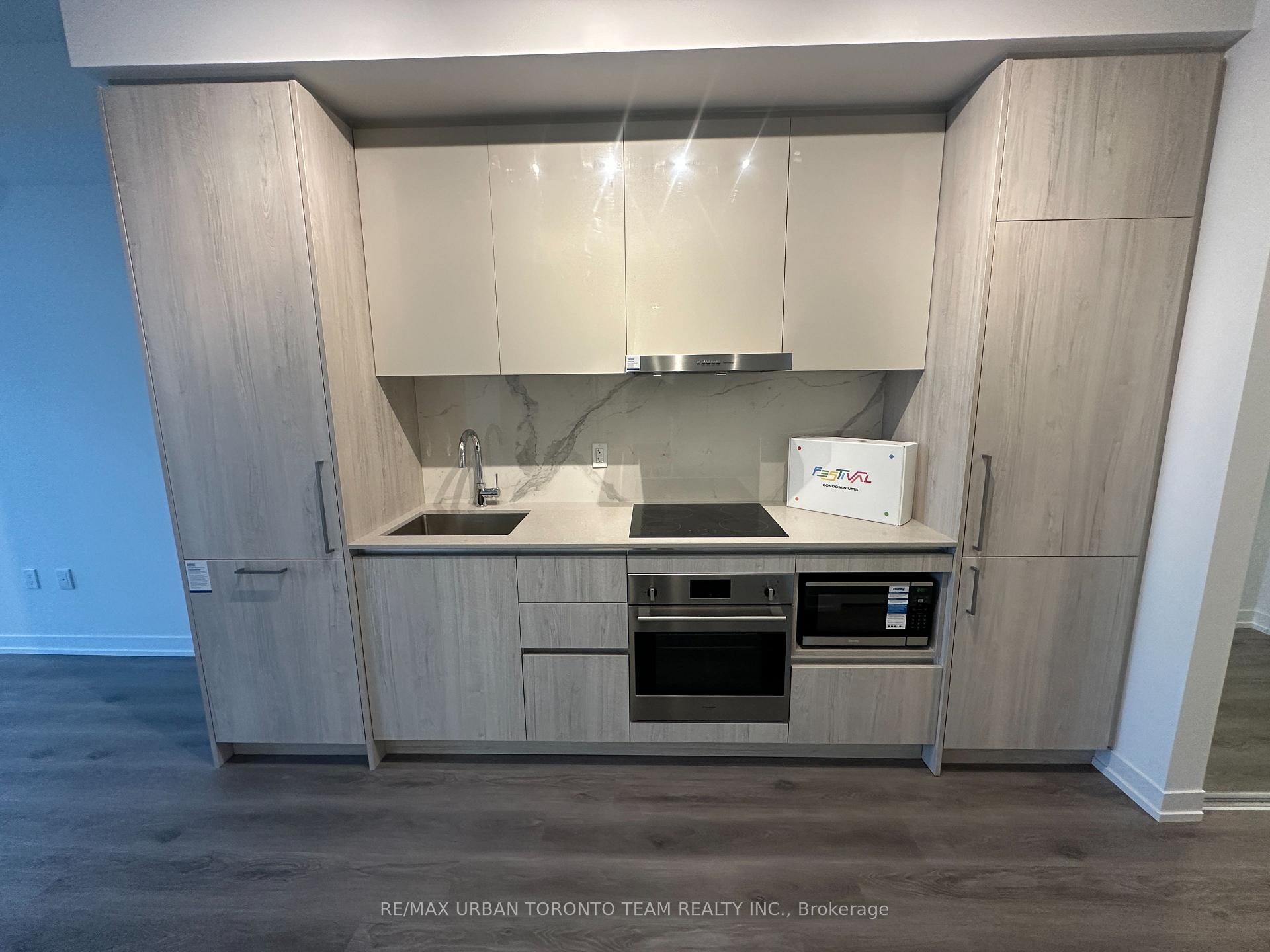Photo 3 of Unit 4203, 225 Commerce Street, Vaughan, Vaughan Corporate Centre — HOMEH