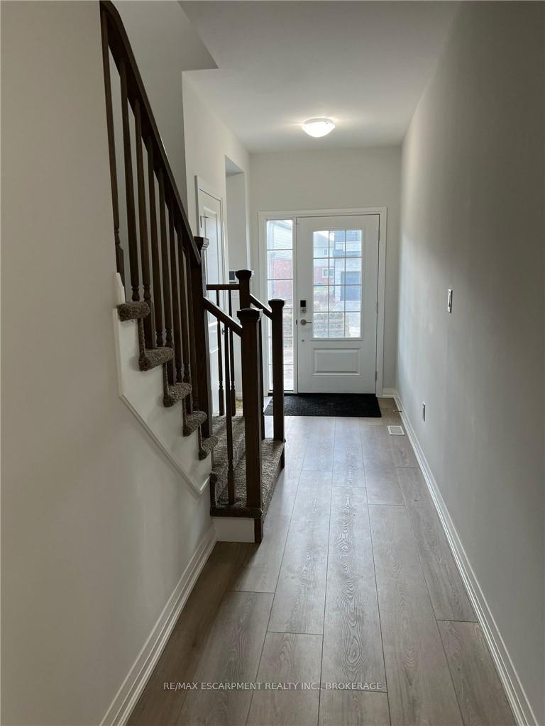 Photo 3 of 45 Bur Oak Drive, Thorold, Confederation Heights — HOMEH