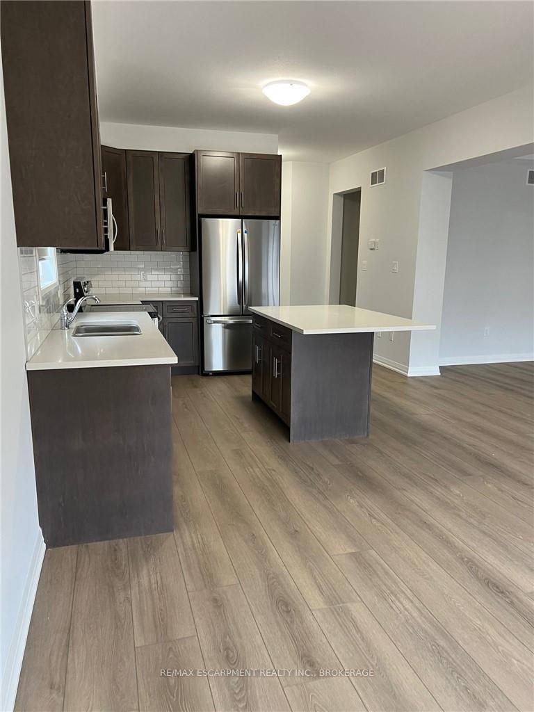 Photo 7 of 45 Bur Oak Drive, Thorold, Confederation Heights — HOMEH