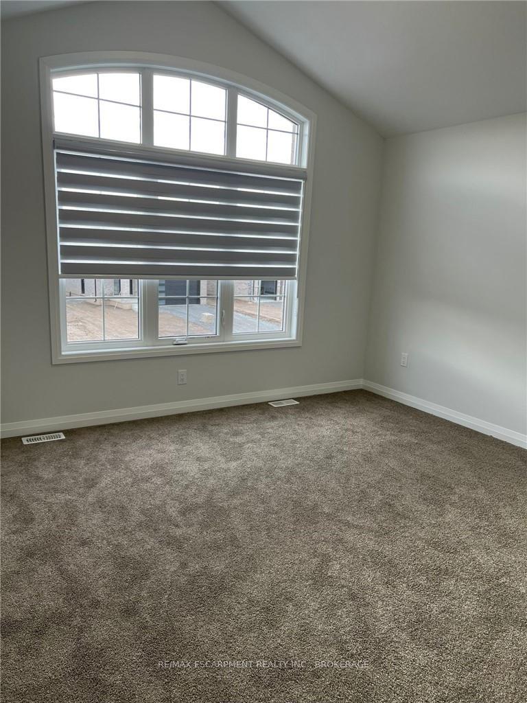 Photo 11 of 45 Bur Oak Drive, Thorold, Confederation Heights — HOMEH