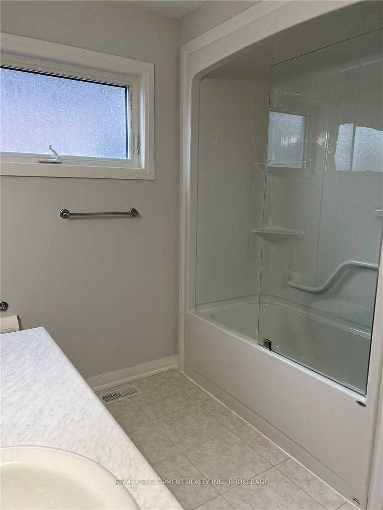Photo 13 of 45 Bur Oak Drive, Thorold, Confederation Heights — HOMEH