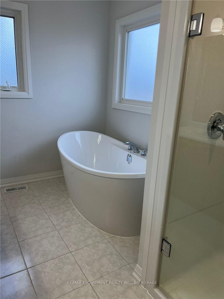 Photo 19 of 45 Bur Oak Drive, Thorold, Confederation Heights — HOMEH