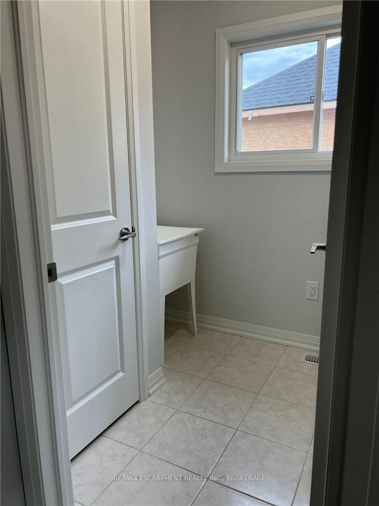 Photo 21 of 45 Bur Oak Drive, Thorold, Confederation Heights — HOMEH