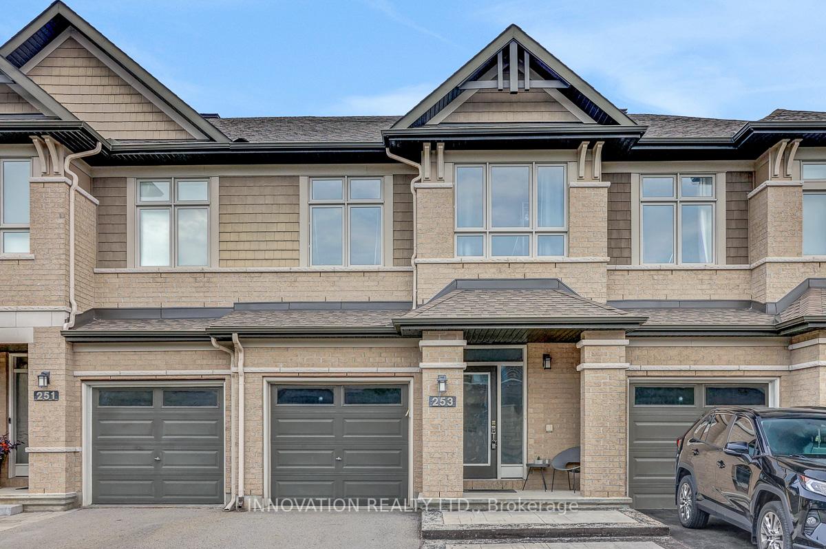 Front of 253 Shinleaf Crescent