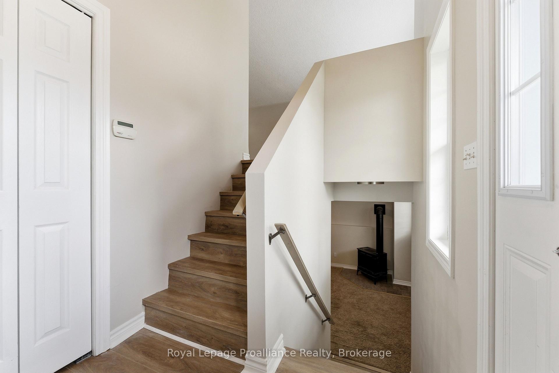 Photo 4 of 116 Pine Street, Belleville, Belleville Ward — HOMEH