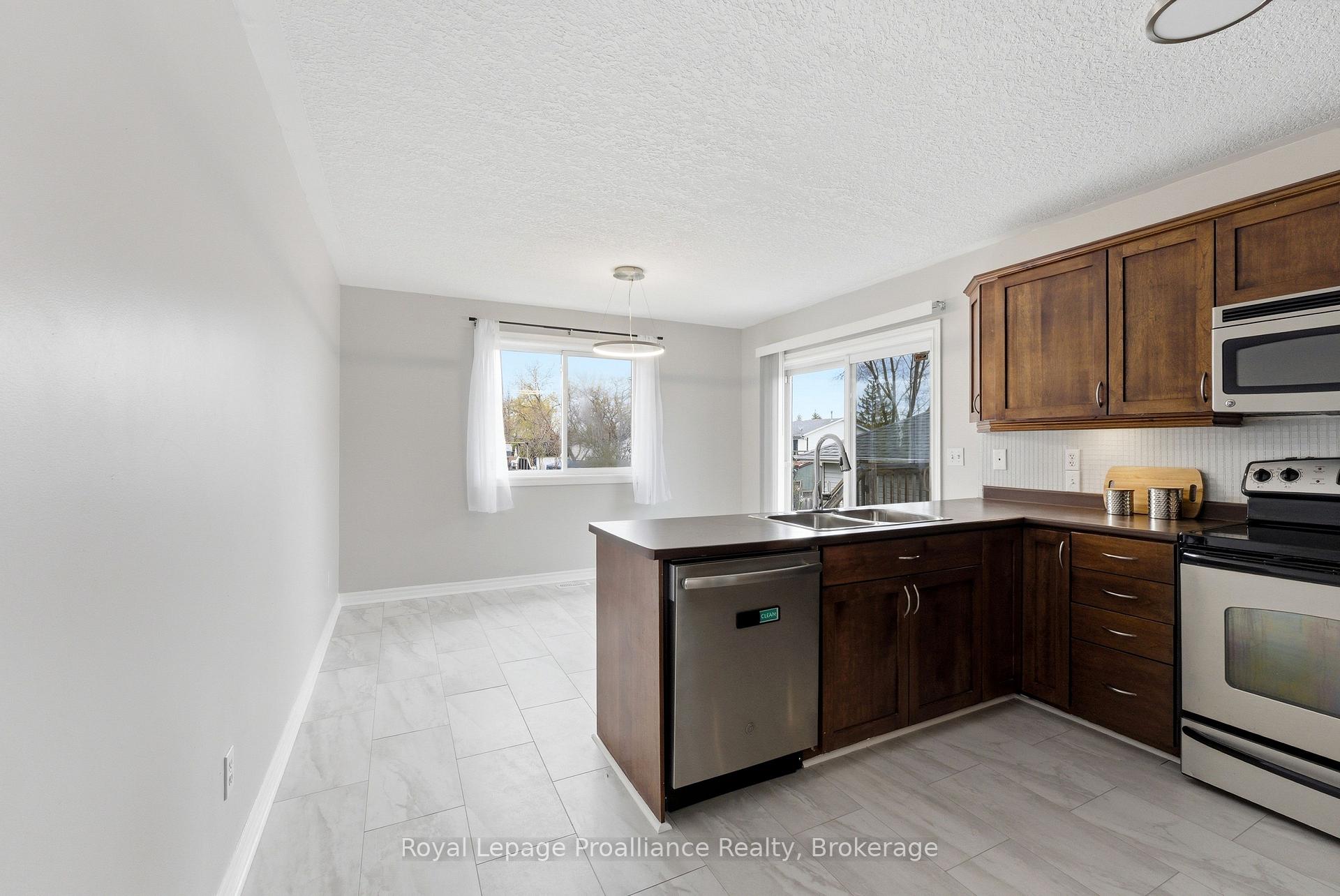 Photo 9 of 116 Pine Street, Belleville, Belleville Ward — HOMEH