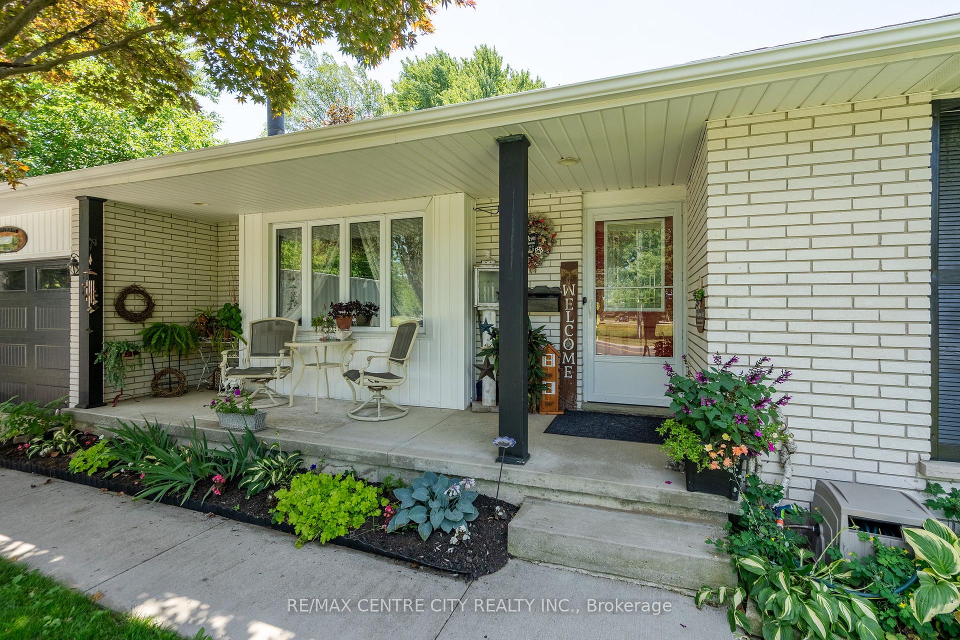 Photo 2 of 580 Albert Street, Strathroy-Caradoc, NW — HOMEH