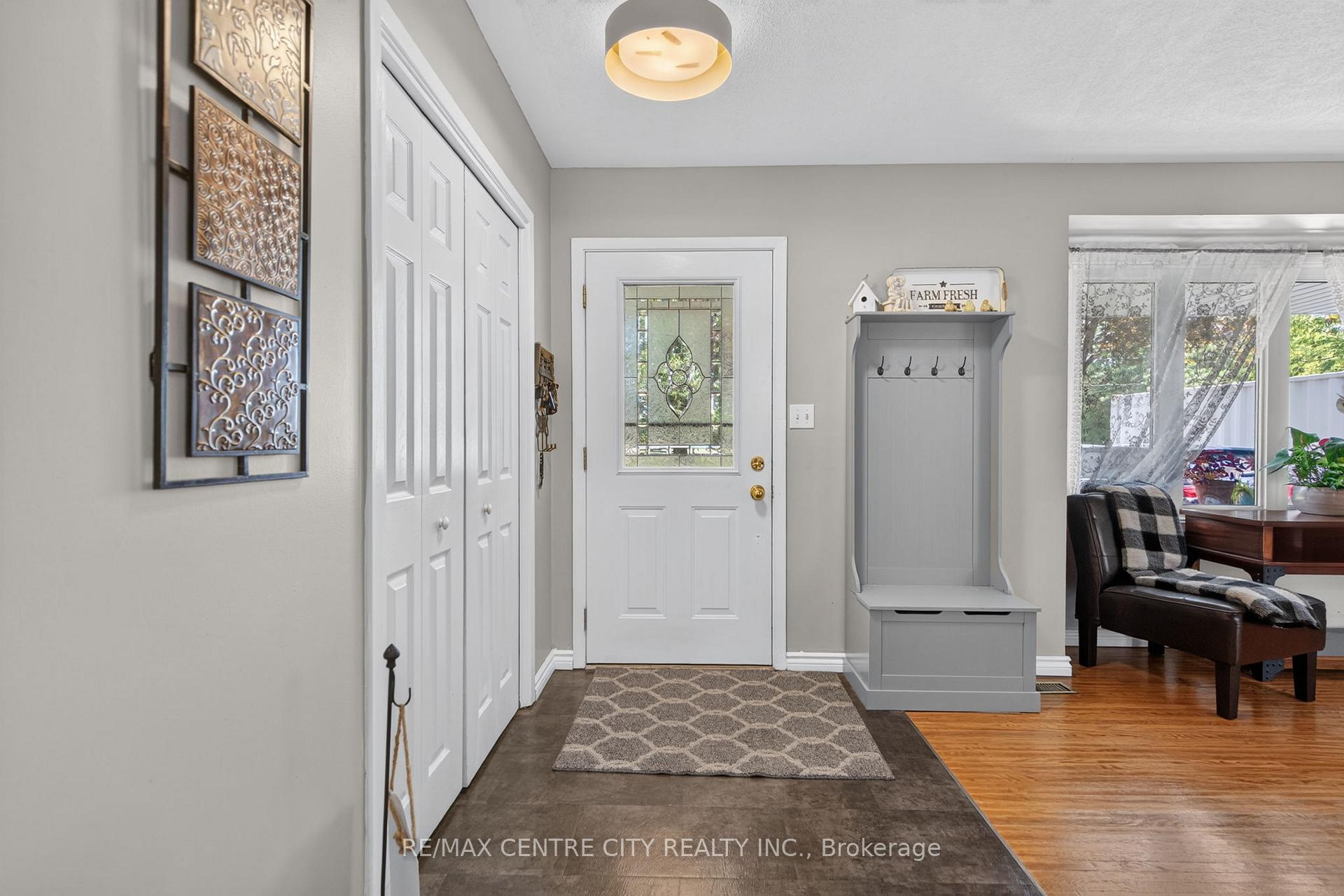 Photo 3 of 580 Albert Street, Strathroy-Caradoc, NW — HOMEH