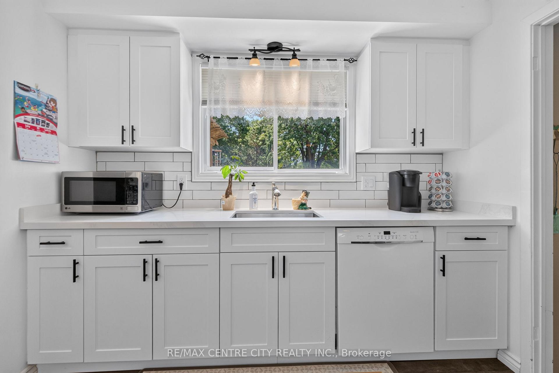 Photo 7 of 580 Albert Street, Strathroy-Caradoc, NW — HOMEH