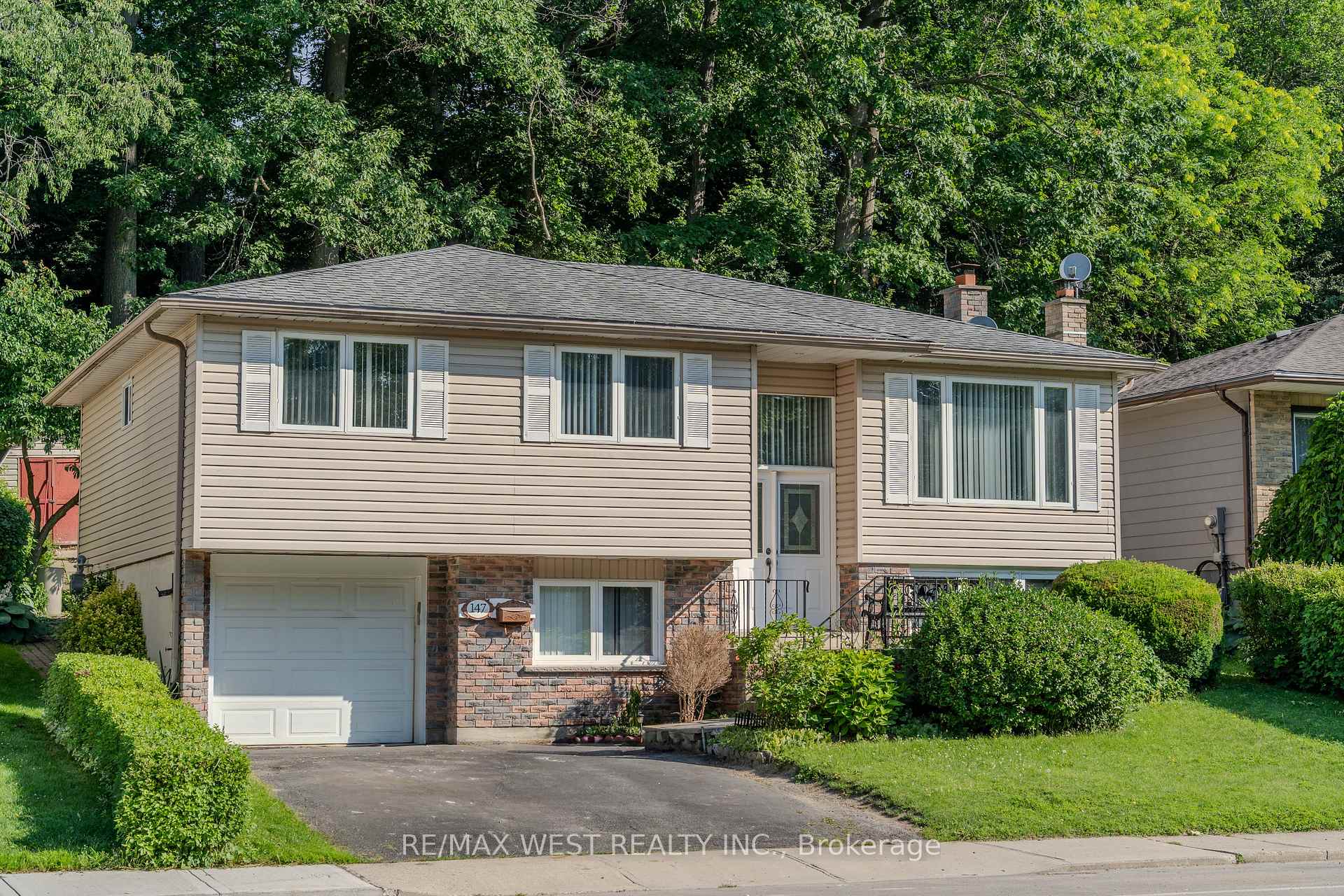 Photo 1 of 147 Forest Road, Brantford, Eagle Place — HOMEH