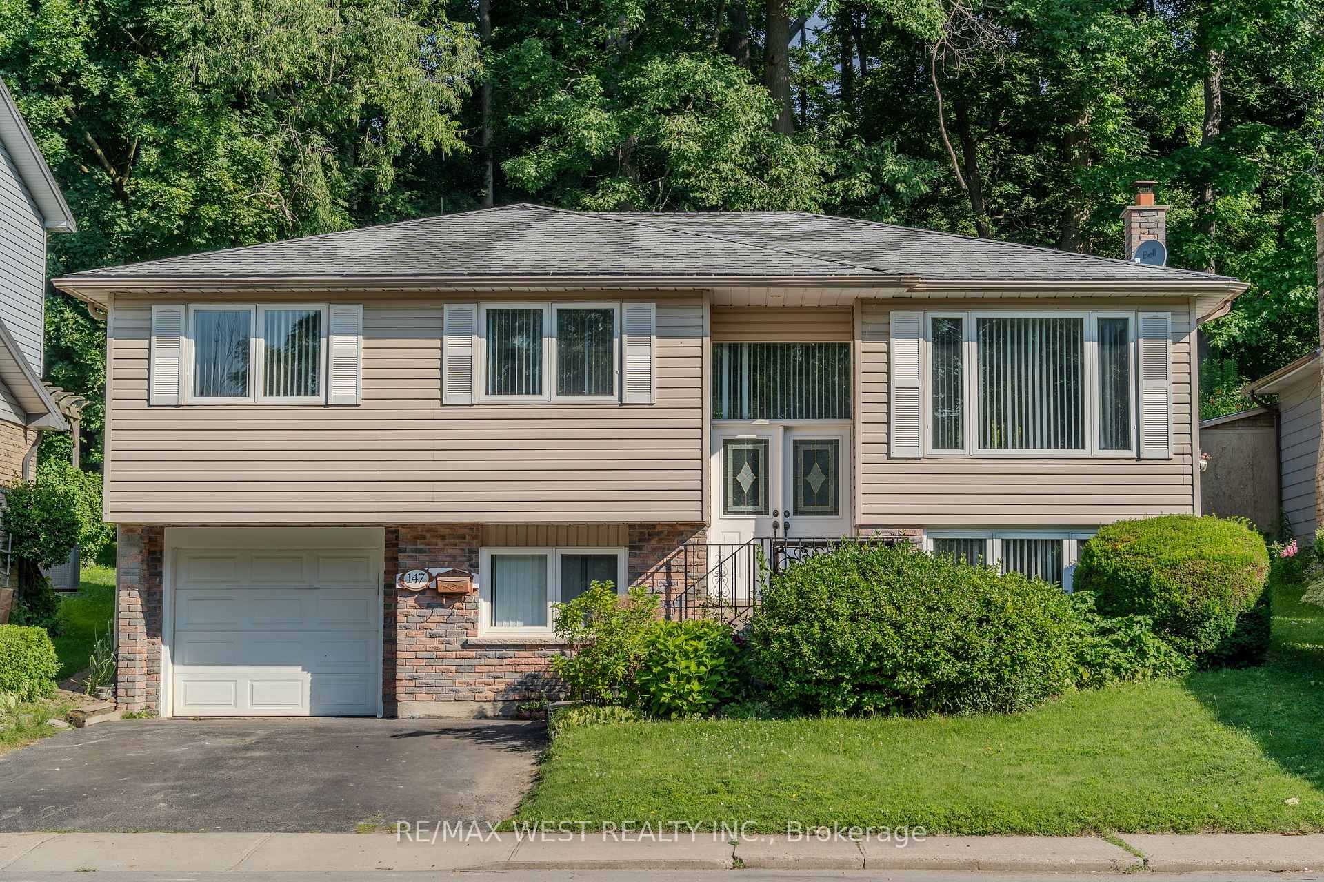 Photo 2 of 147 Forest Road, Brantford, Eagle Place — HOMEH