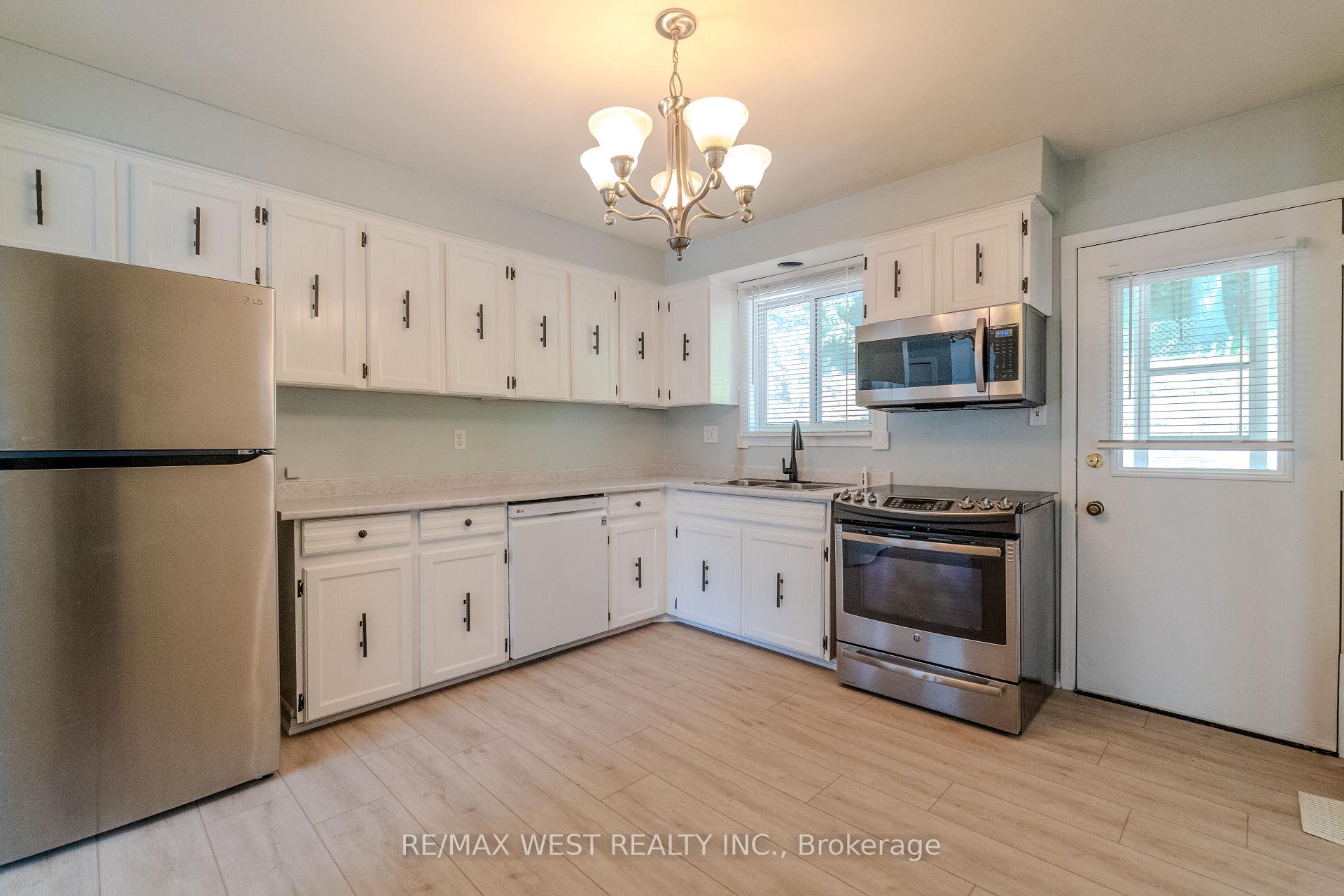 Photo 4 of 147 Forest Road, Brantford, Eagle Place — HOMEH