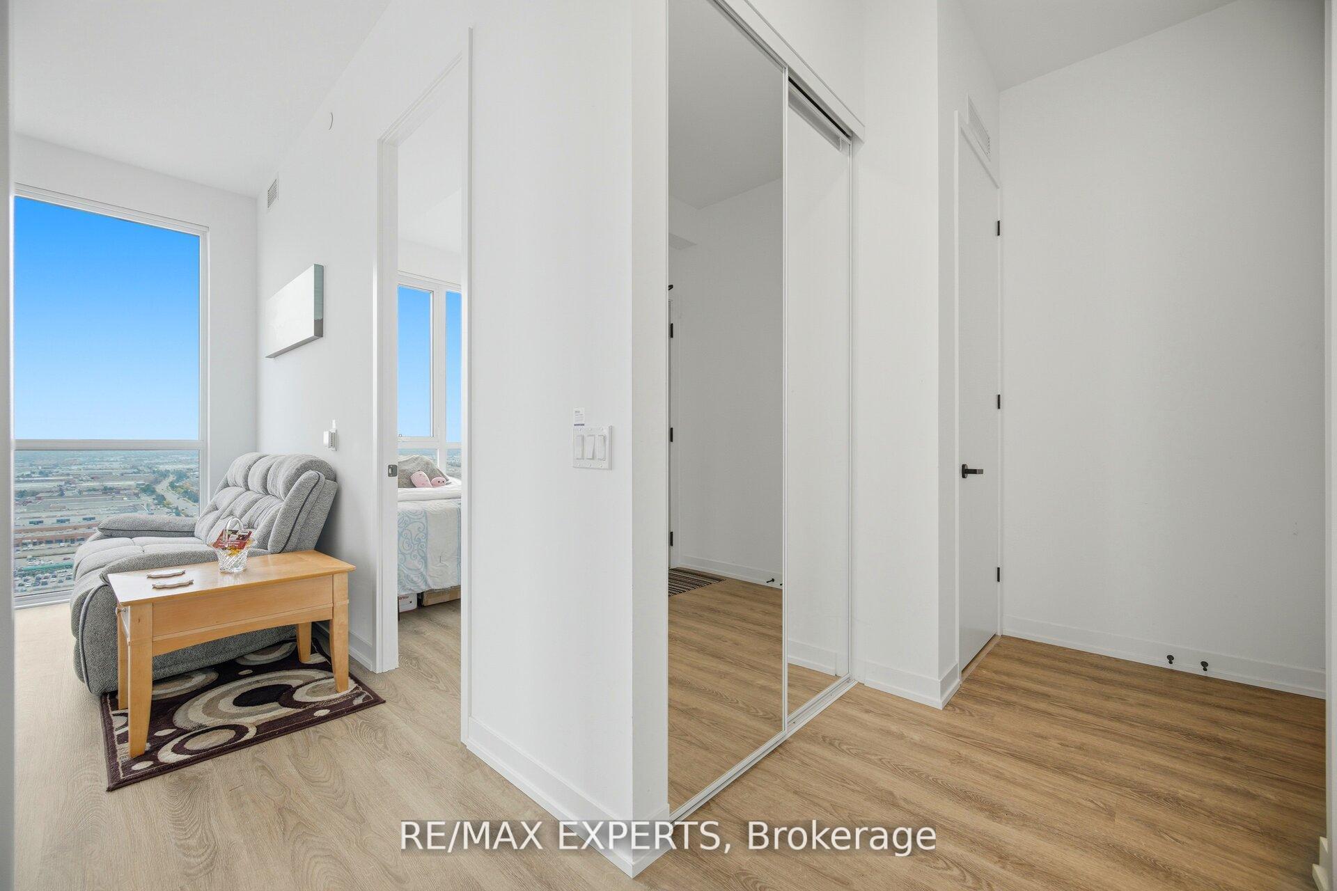 Photo 11 of Unit 2702, 8 Interchange Way, Vaughan, Vaughan Corporate Centre — HOMEH