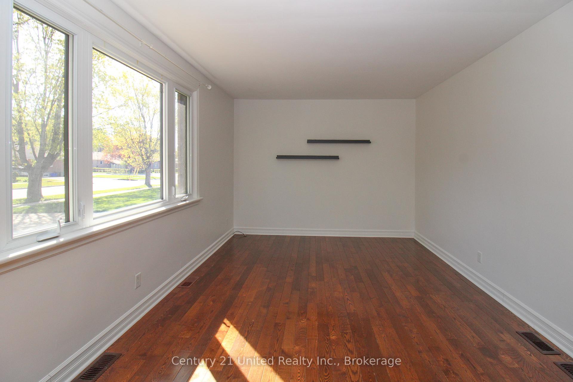 Photo 10 of 819 Argyle Street, Peterborough, Northcrest Ward 5 — HOMEH
