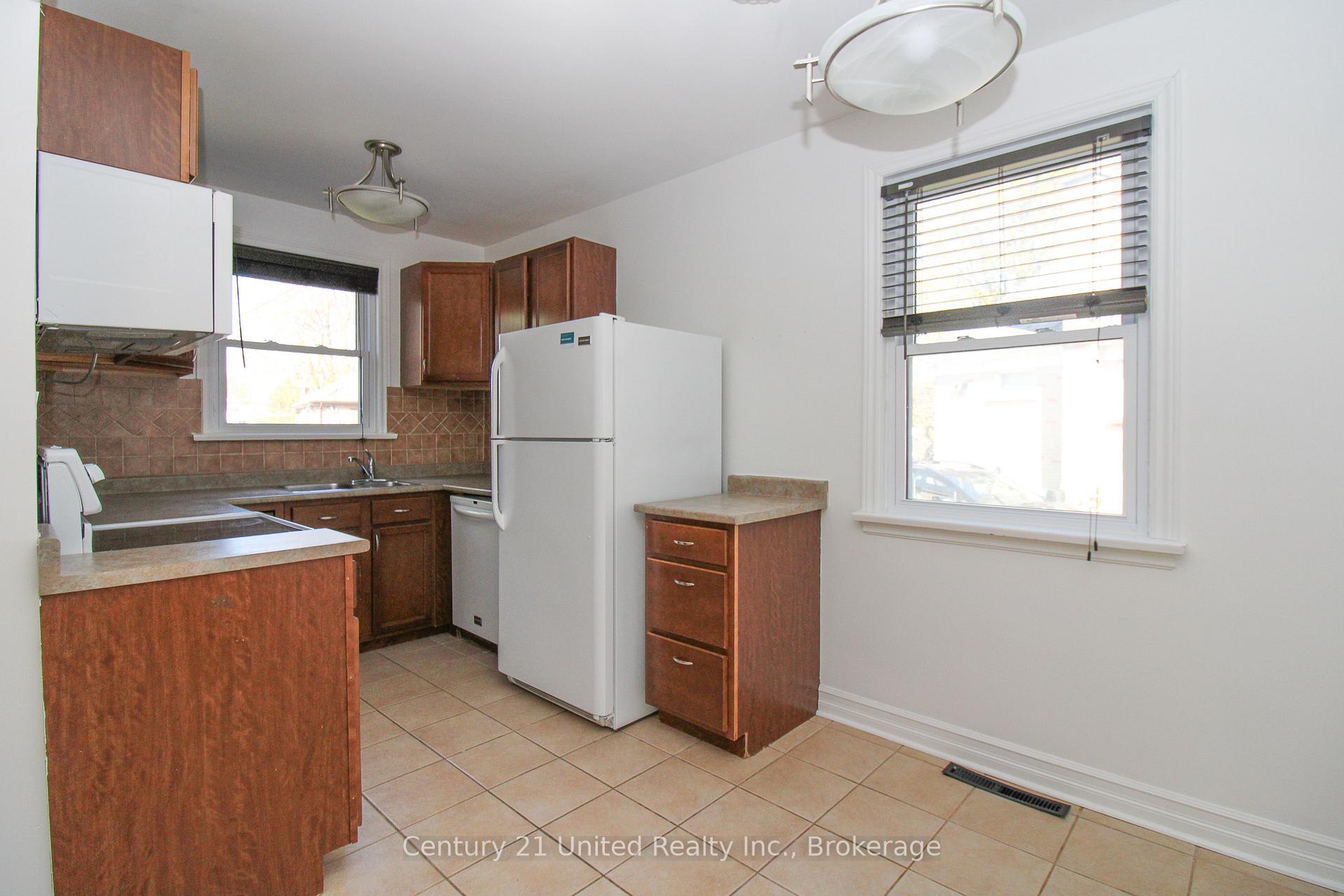 Photo 14 of 819 Argyle Street, Peterborough, Northcrest Ward 5 — HOMEH