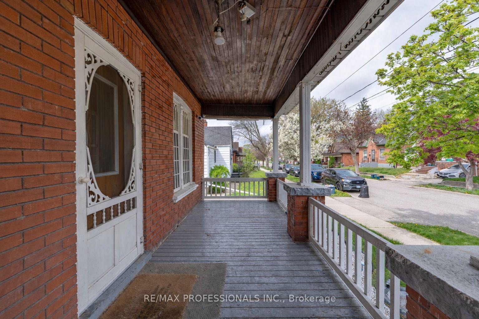 Photo 4 of 62 Strathcona Avenue, Brantford, Eagle Place West — HOMEH