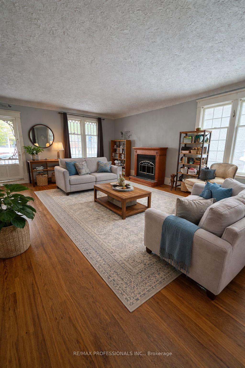 Photo 6 of 62 Strathcona Avenue, Brantford, Eagle Place West — HOMEH