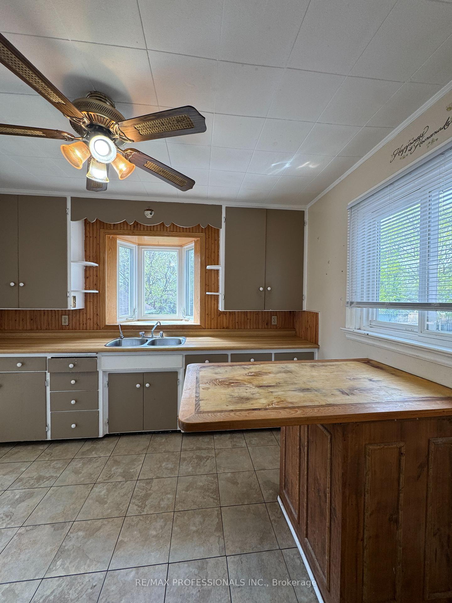 Photo 9 of 62 Strathcona Avenue, Brantford, Eagle Place West — HOMEH