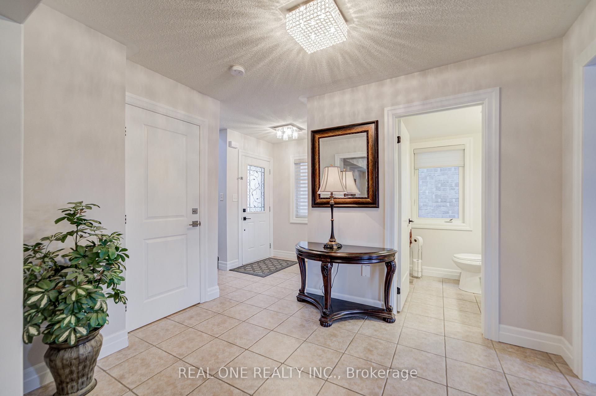 Photo 2 of Unit Upper, 27 Cranston Street, Hamilton, Meadowlands — HOMEH