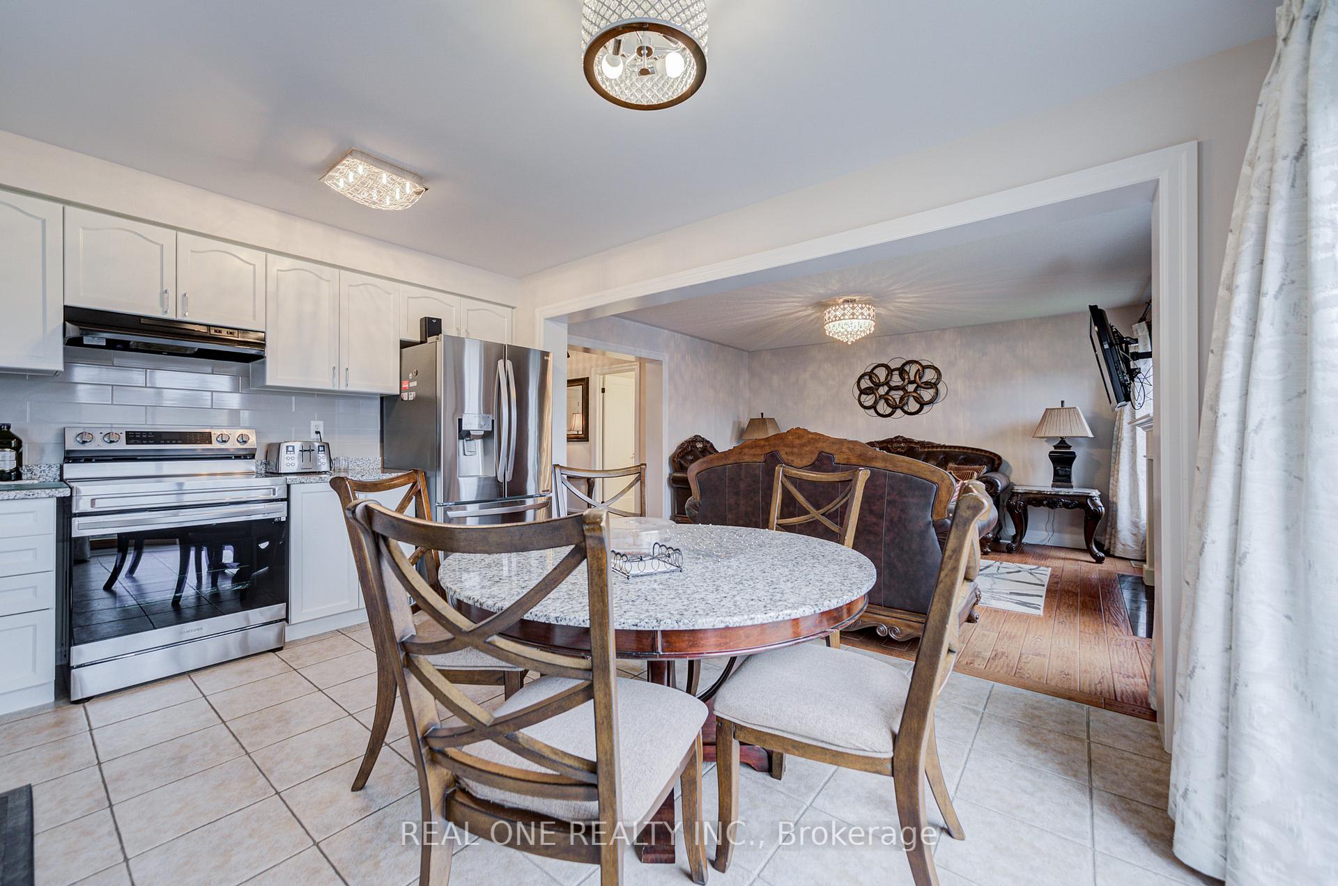 Photo 10 of Unit Upper, 27 Cranston Street, Hamilton, Meadowlands — HOMEH
