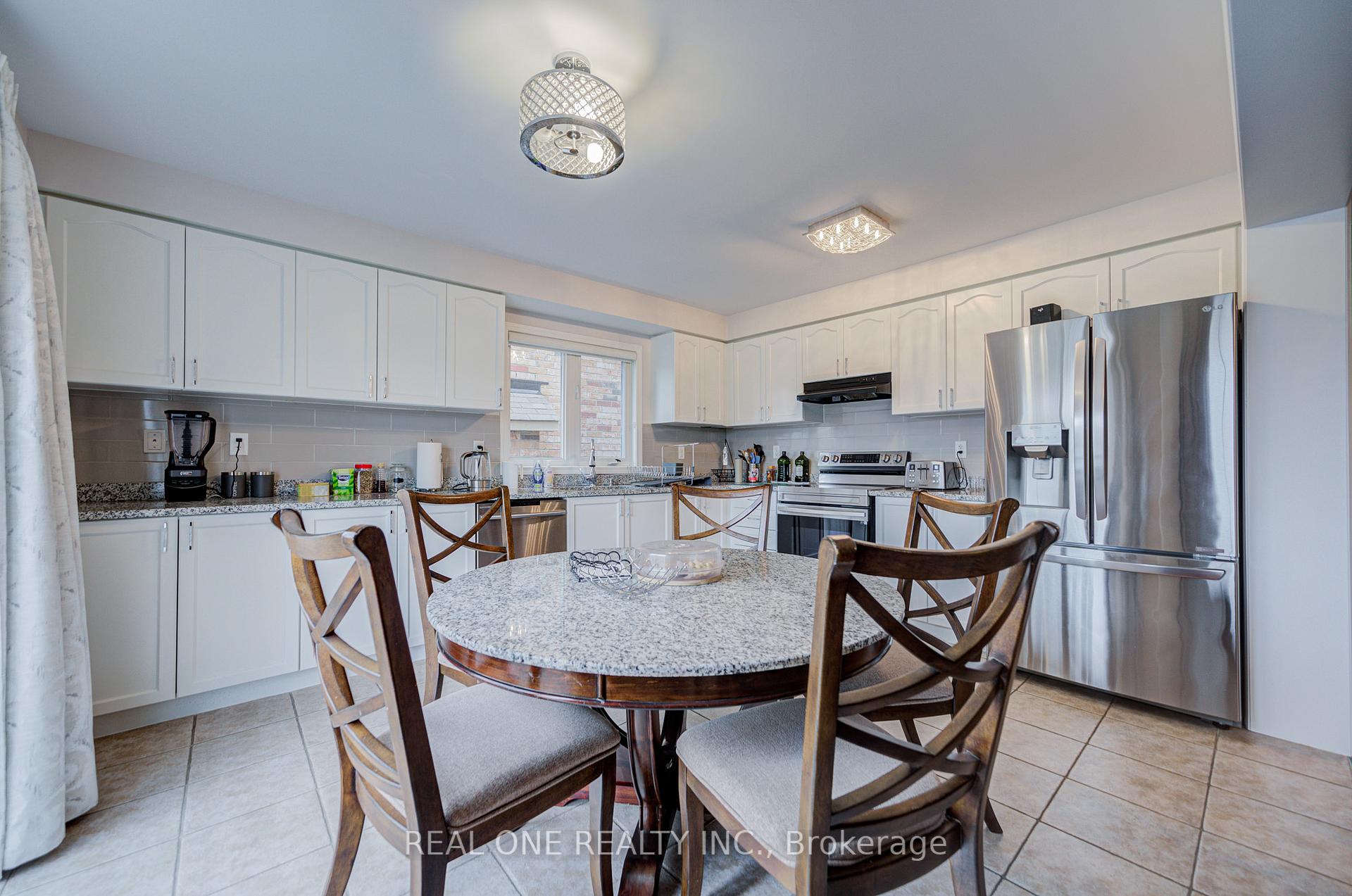 Photo 11 of Unit Upper, 27 Cranston Street, Hamilton, Meadowlands — HOMEH