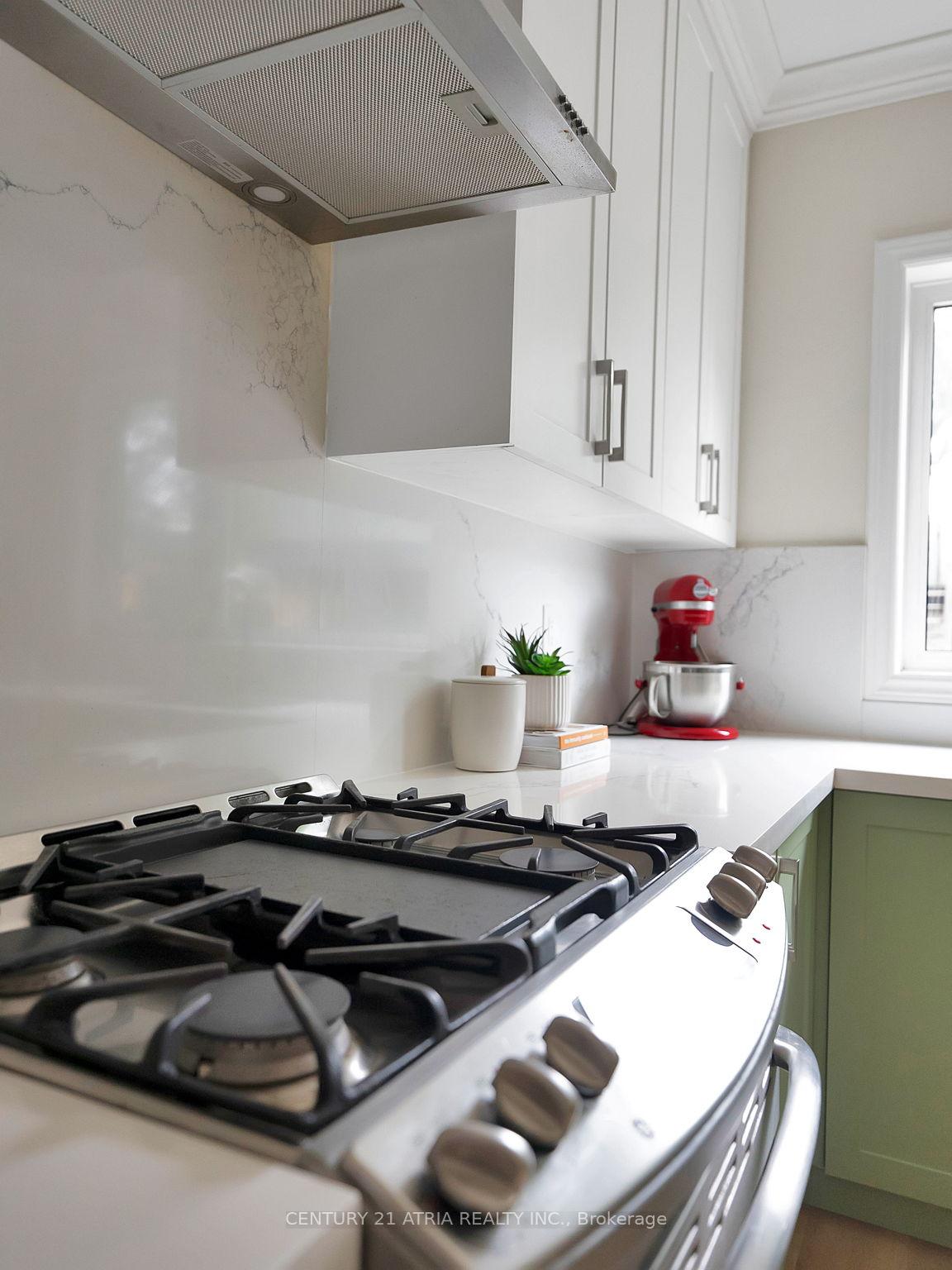 Photo 13 of 32 Rosevear Avenue, Toronto, Crescent Town — HOMEH