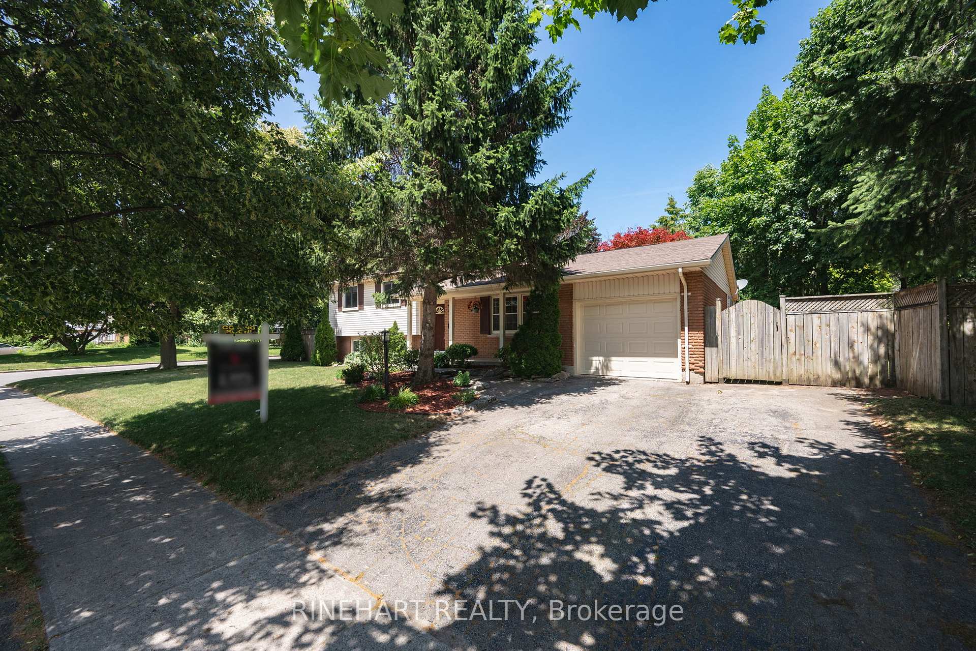 Photo 2 of 2 Lloyd Manor Crescent, London, North M — HOMEH