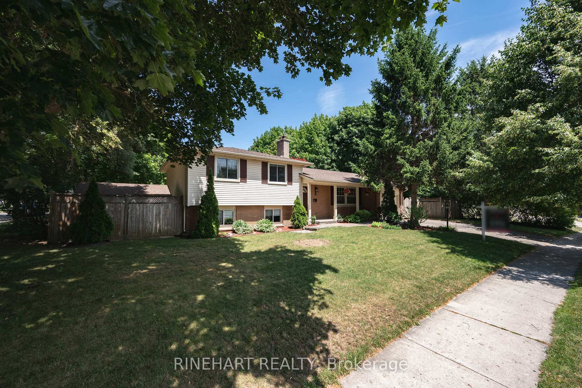 Photo 3 of 2 Lloyd Manor Crescent, London, North M — HOMEH