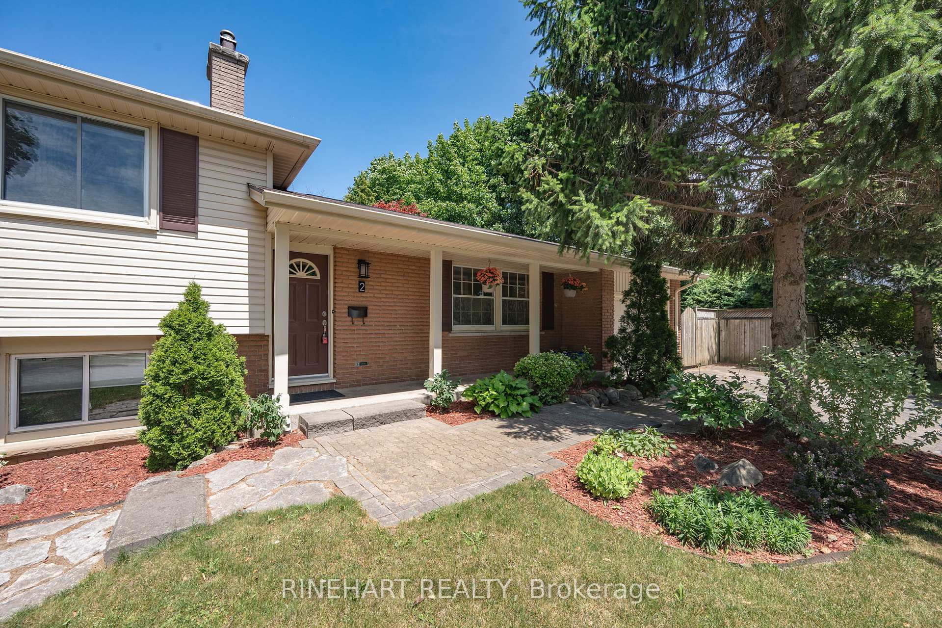 Photo 4 of 2 Lloyd Manor Crescent, London, North M — HOMEH