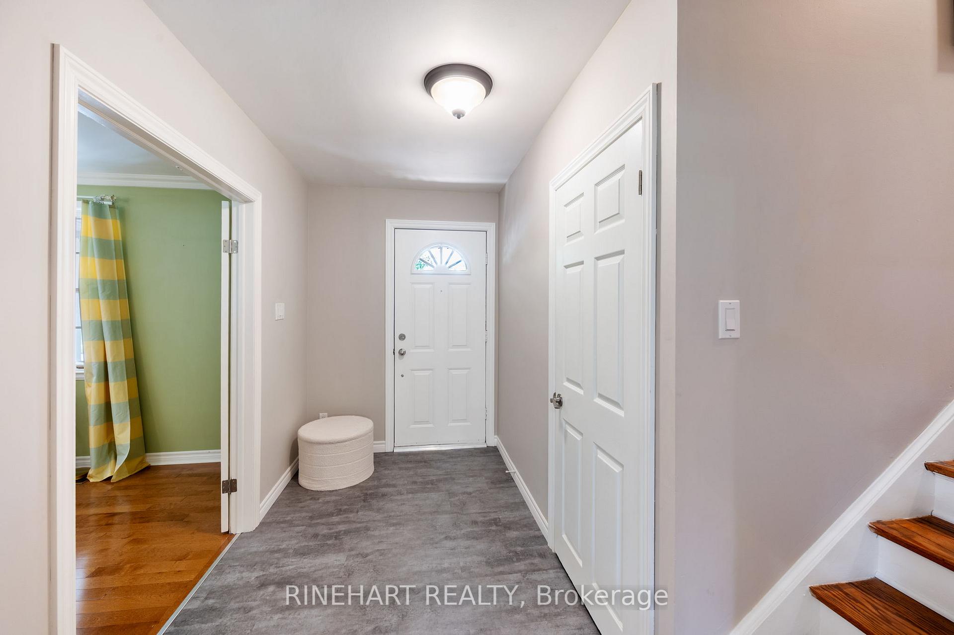 Photo 6 of 2 Lloyd Manor Crescent, London, North M — HOMEH