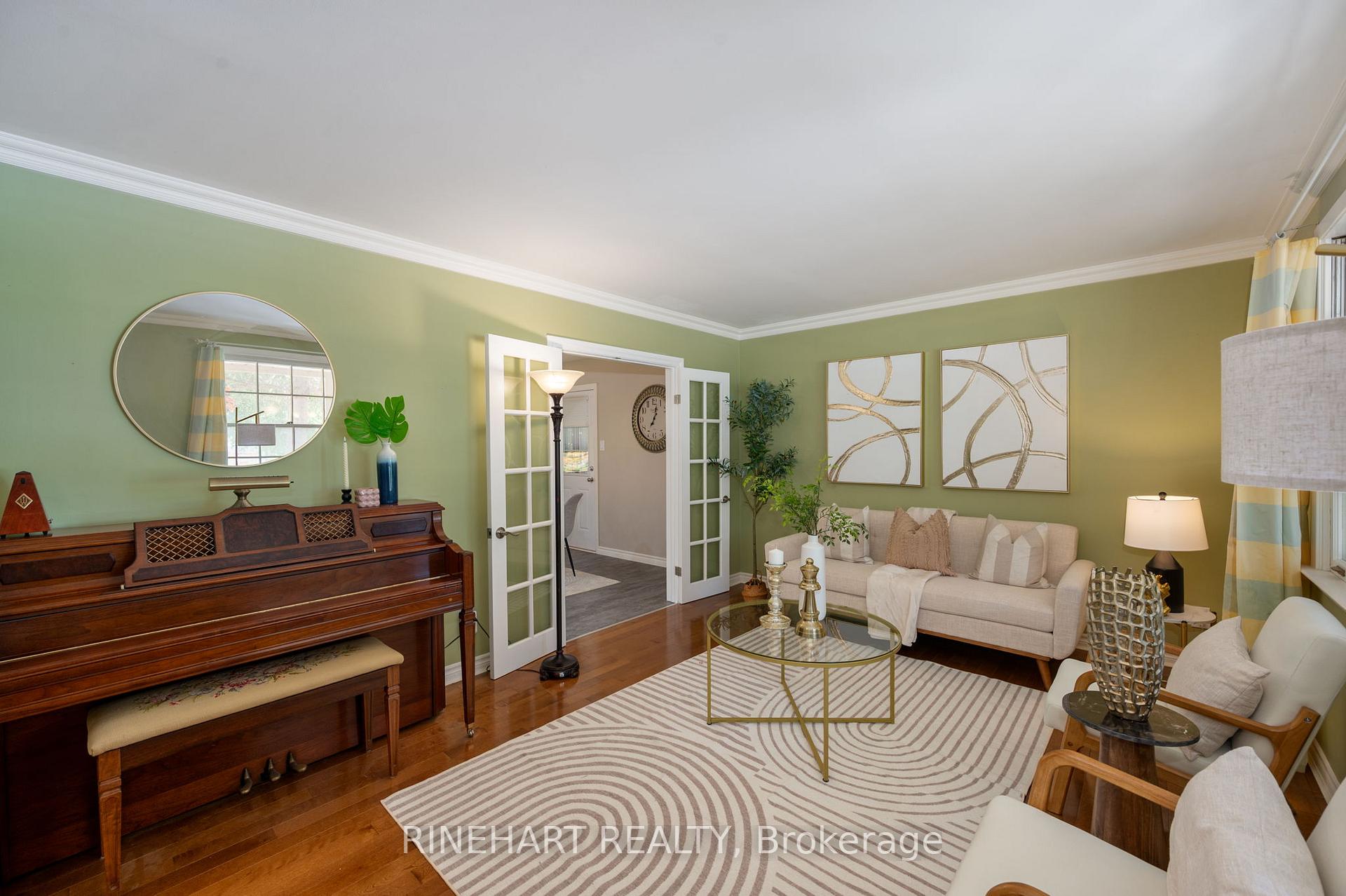 Photo 7 of 2 Lloyd Manor Crescent, London, North M — HOMEH