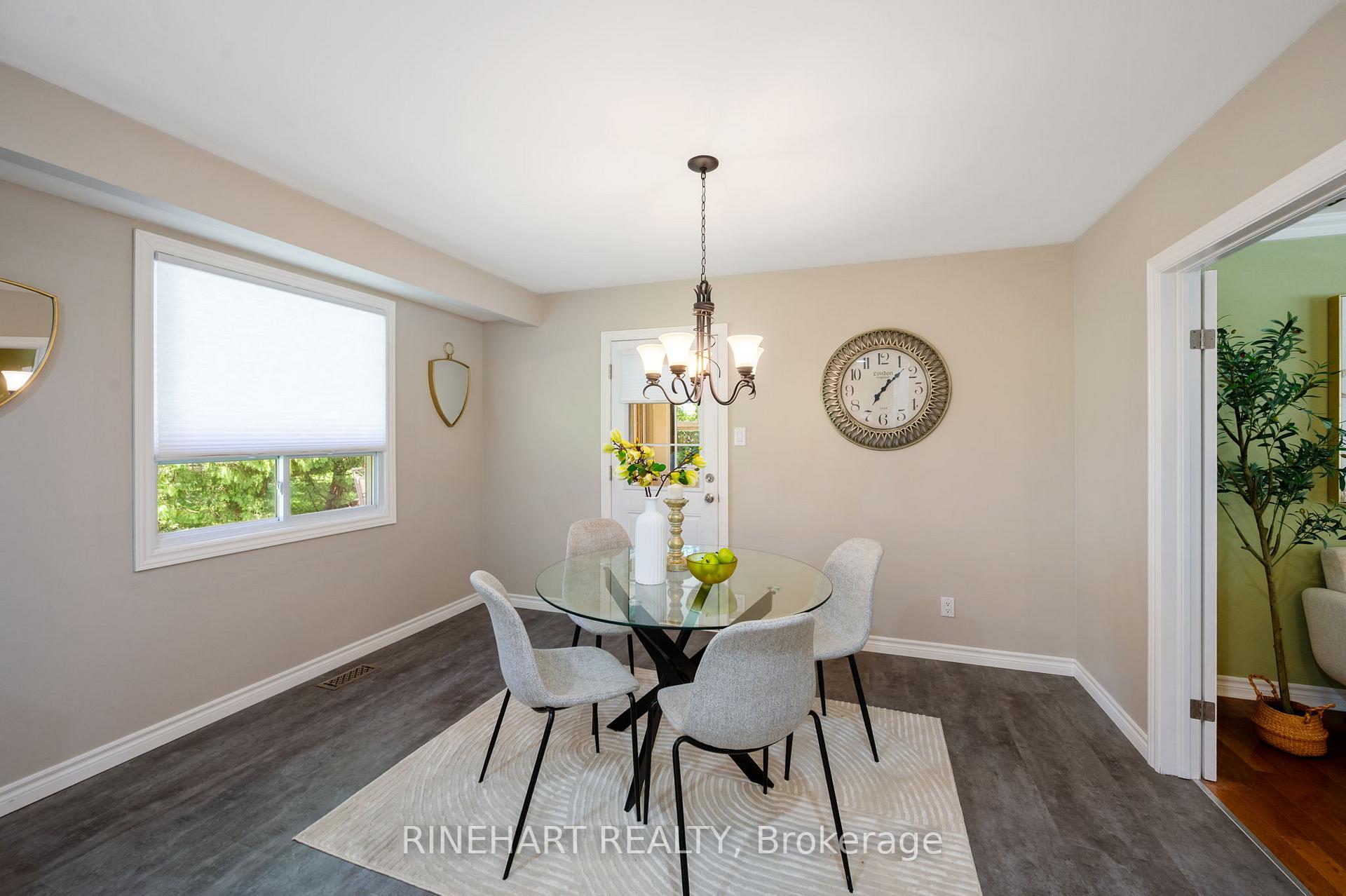 Photo 13 of 2 Lloyd Manor Crescent, London, North M — HOMEH