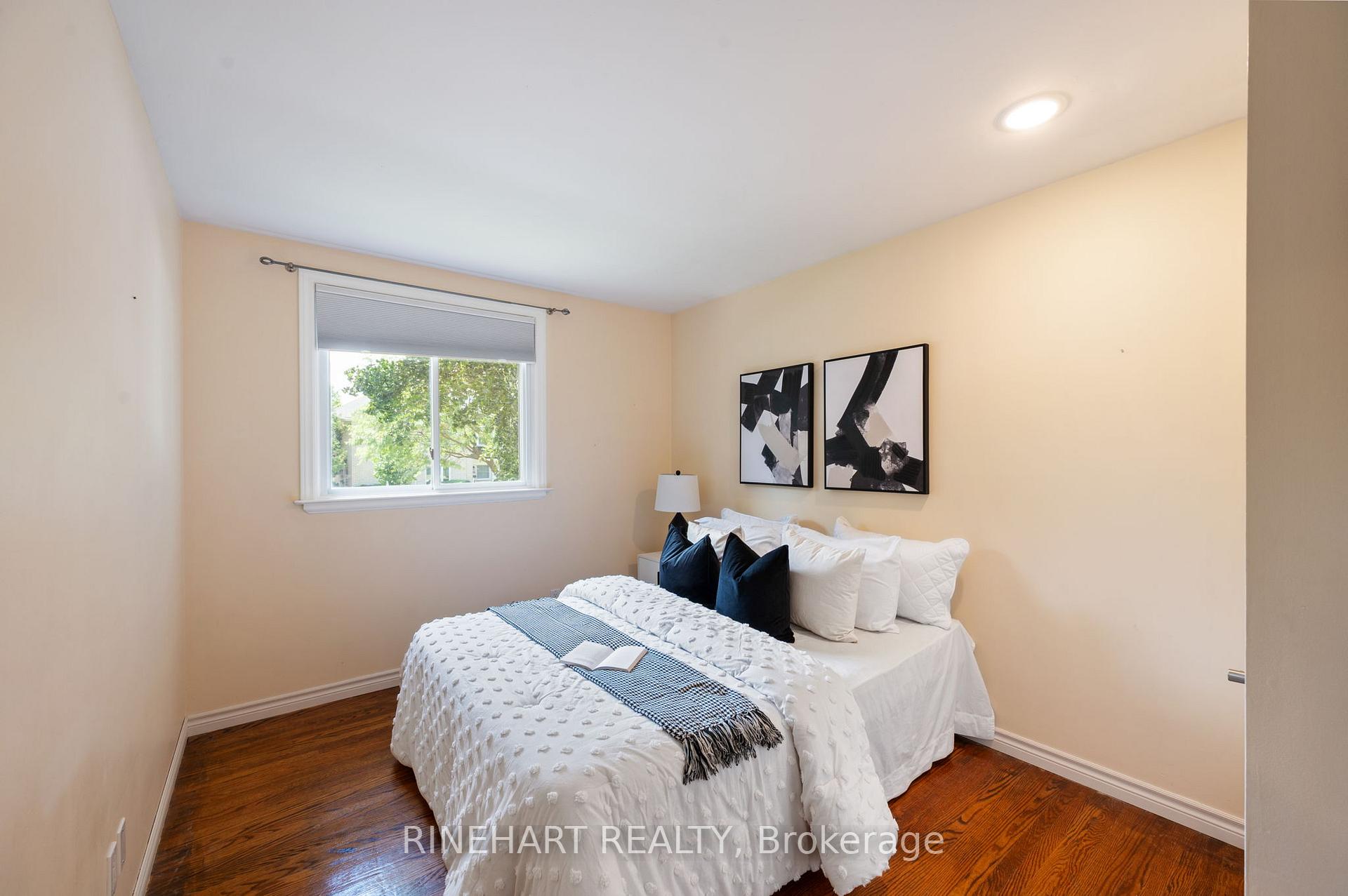 Photo 15 of 2 Lloyd Manor Crescent, London, North M — HOMEH