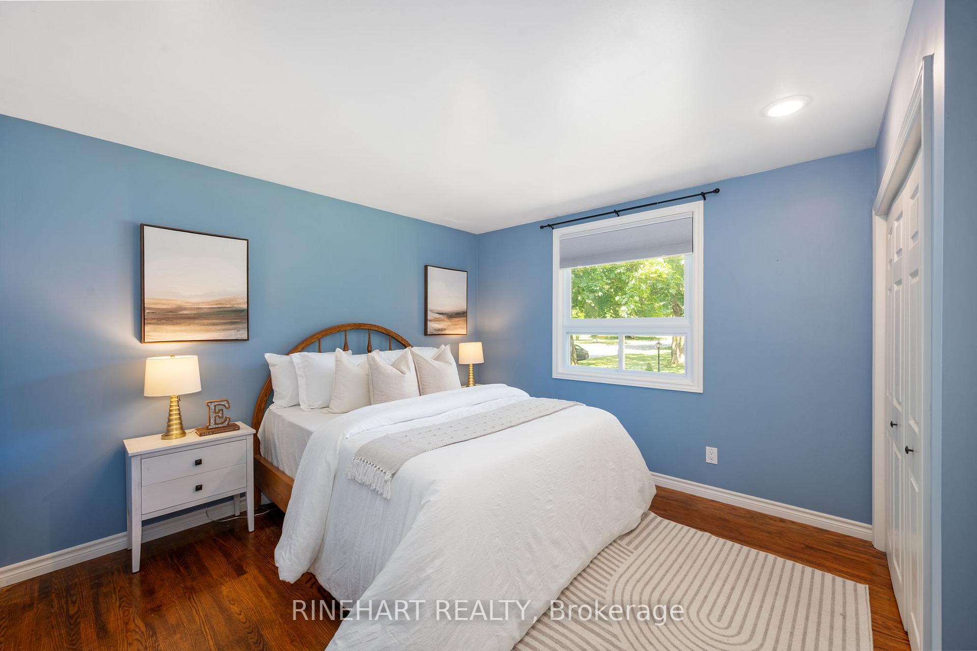 Photo 16 of 2 Lloyd Manor Crescent, London, North M — HOMEH