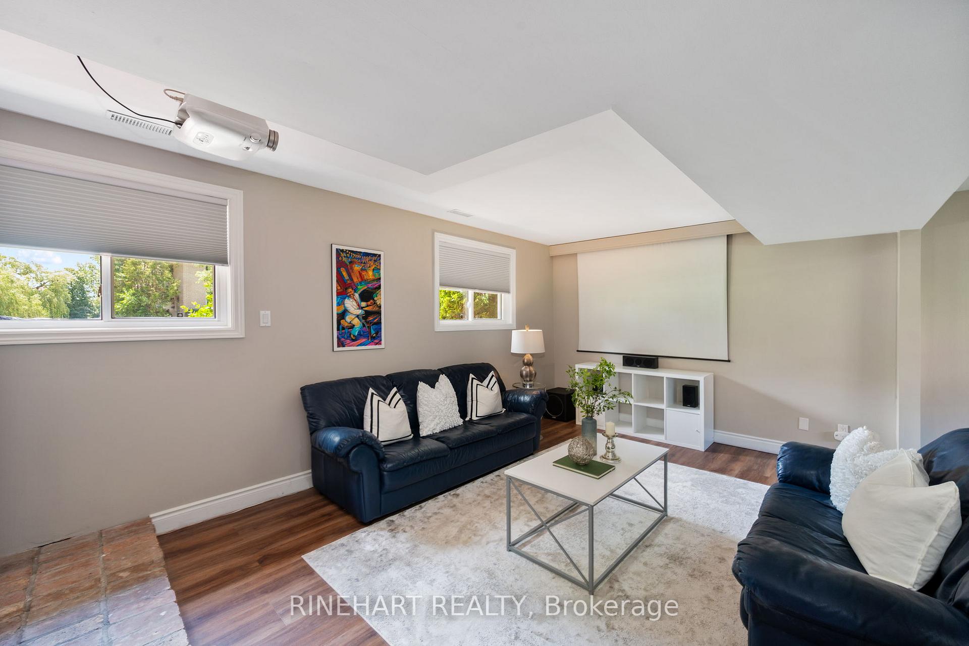 Photo 20 of 2 Lloyd Manor Crescent, London, North M — HOMEH