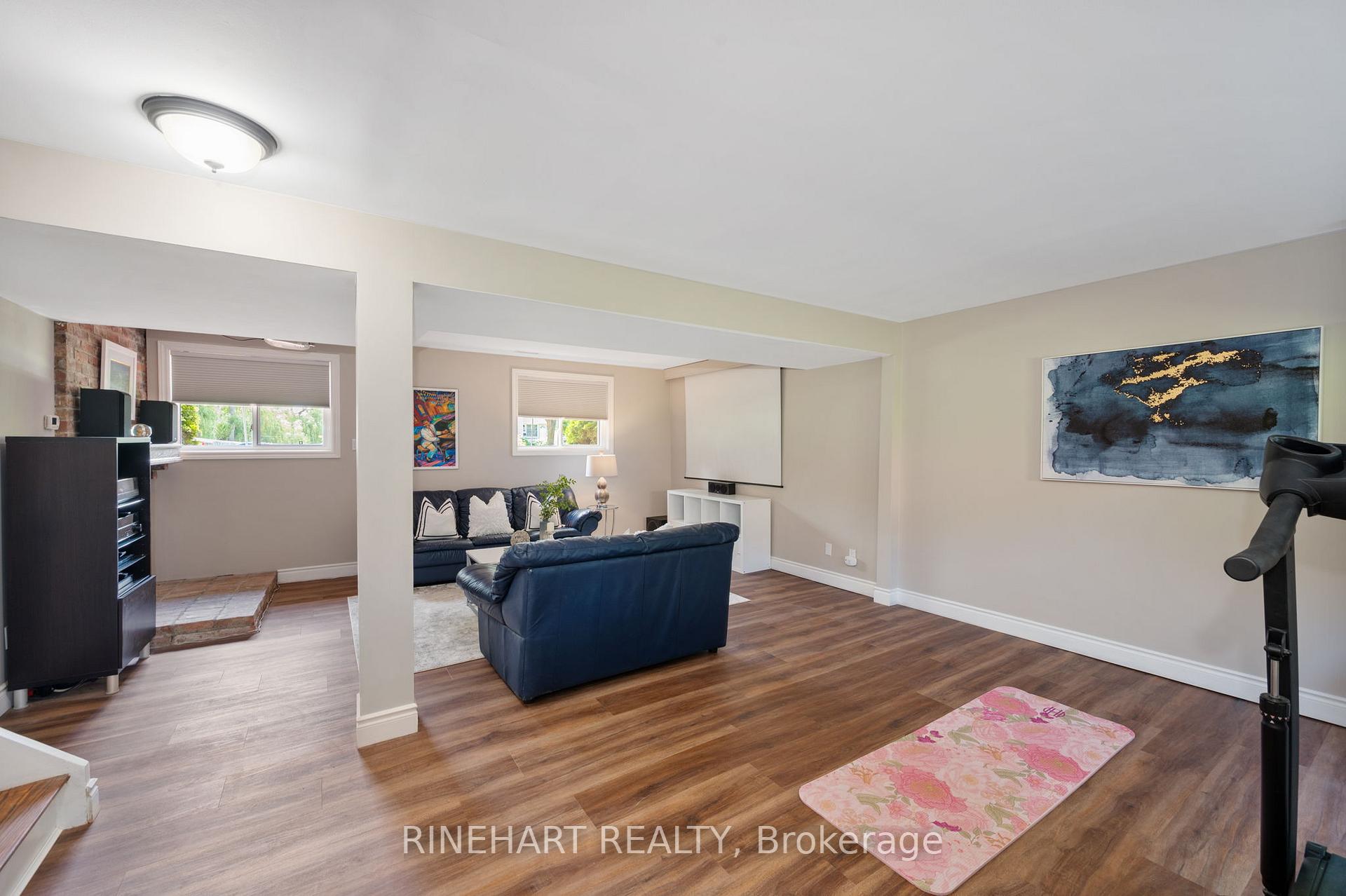 Photo 21 of 2 Lloyd Manor Crescent, London, North M — HOMEH