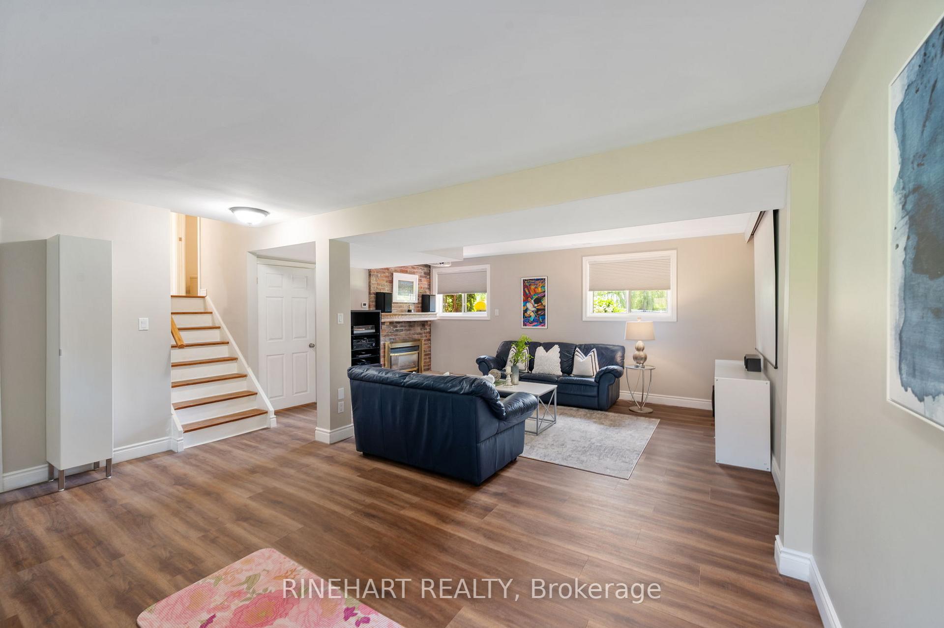 Photo 22 of 2 Lloyd Manor Crescent, London, North M — HOMEH