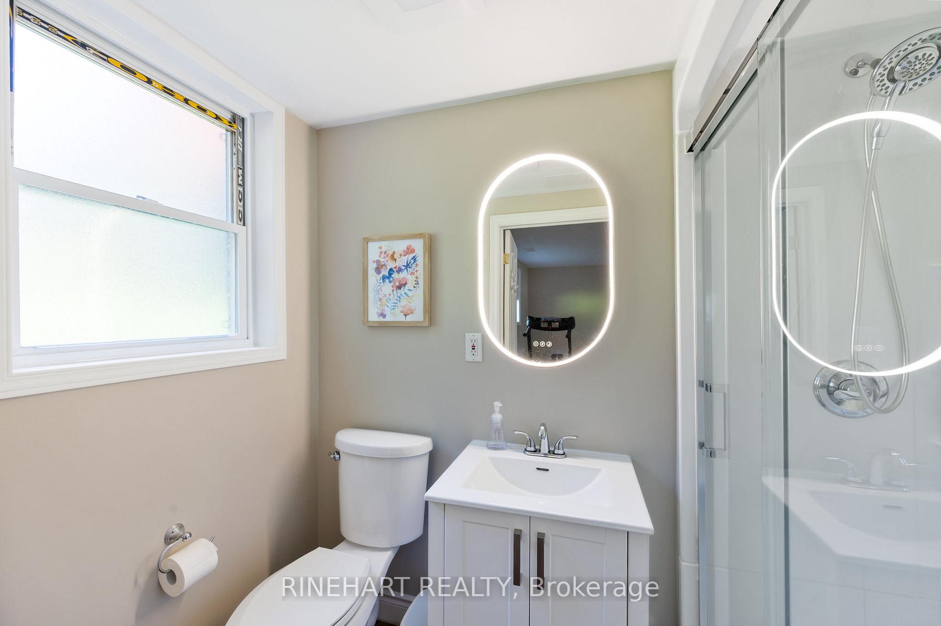 Photo 23 of 2 Lloyd Manor Crescent, London, North M — HOMEH