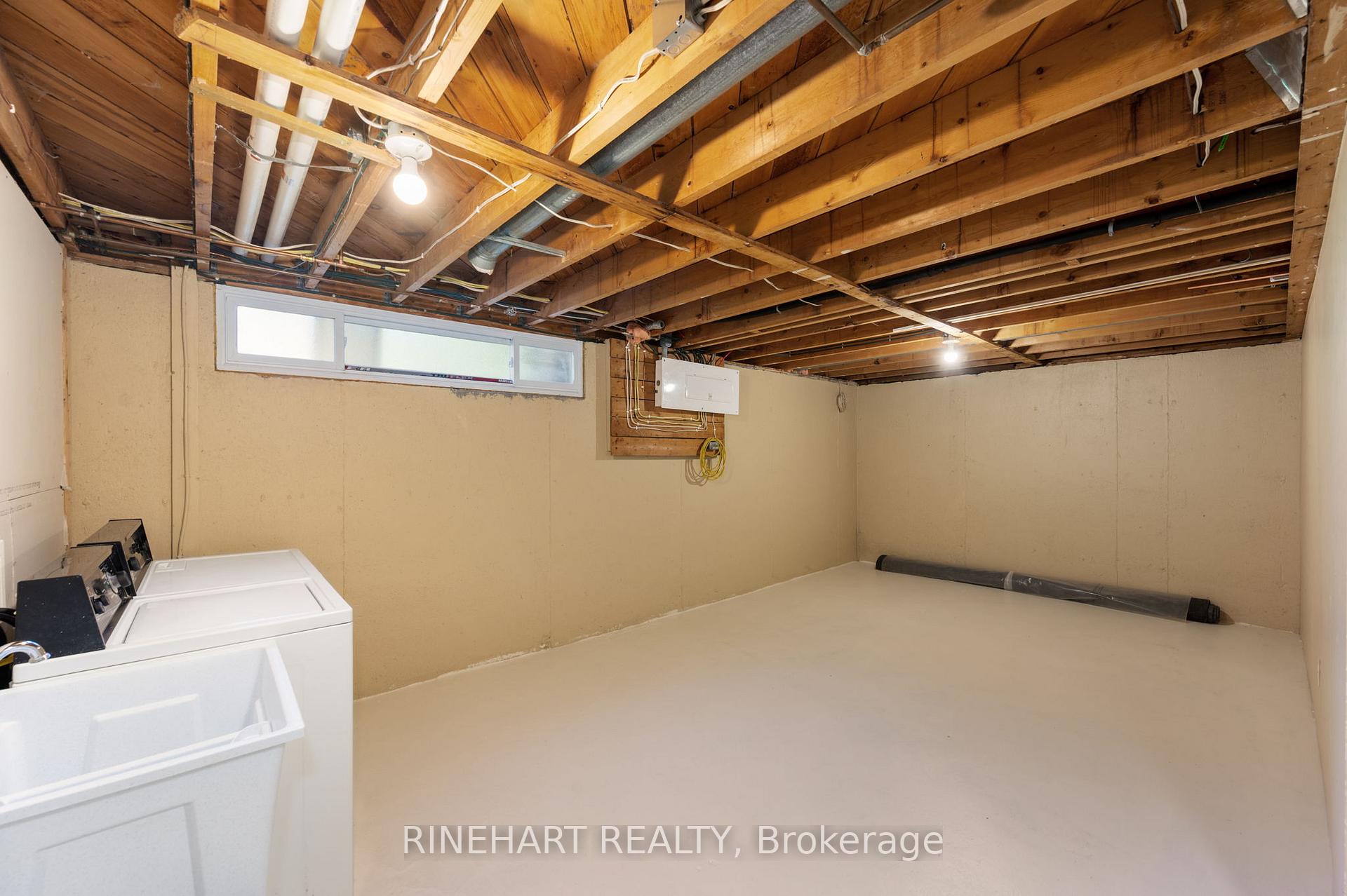 Photo 24 of 2 Lloyd Manor Crescent, London, North M — HOMEH