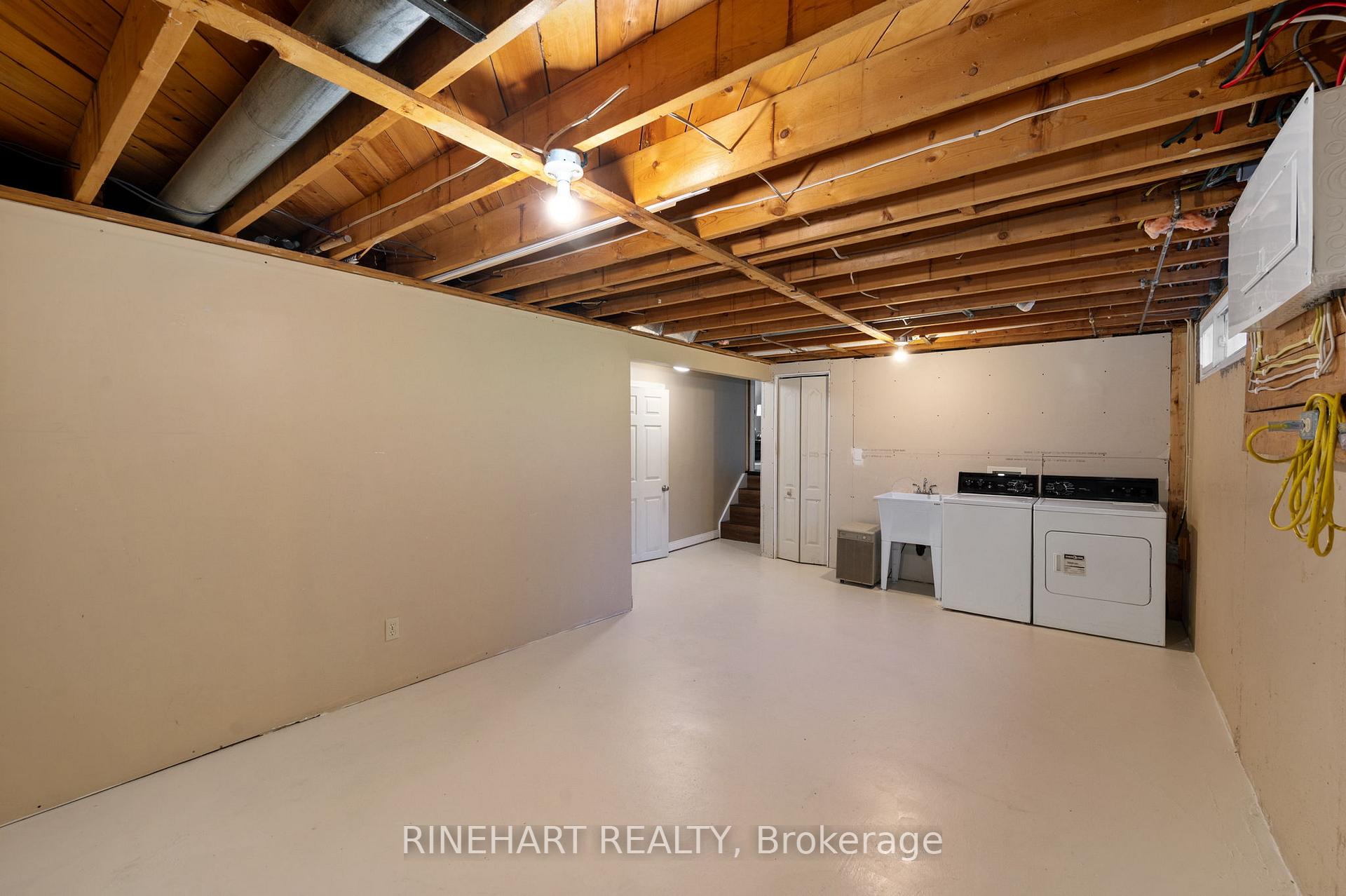 Photo 25 of 2 Lloyd Manor Crescent, London, North M — HOMEH
