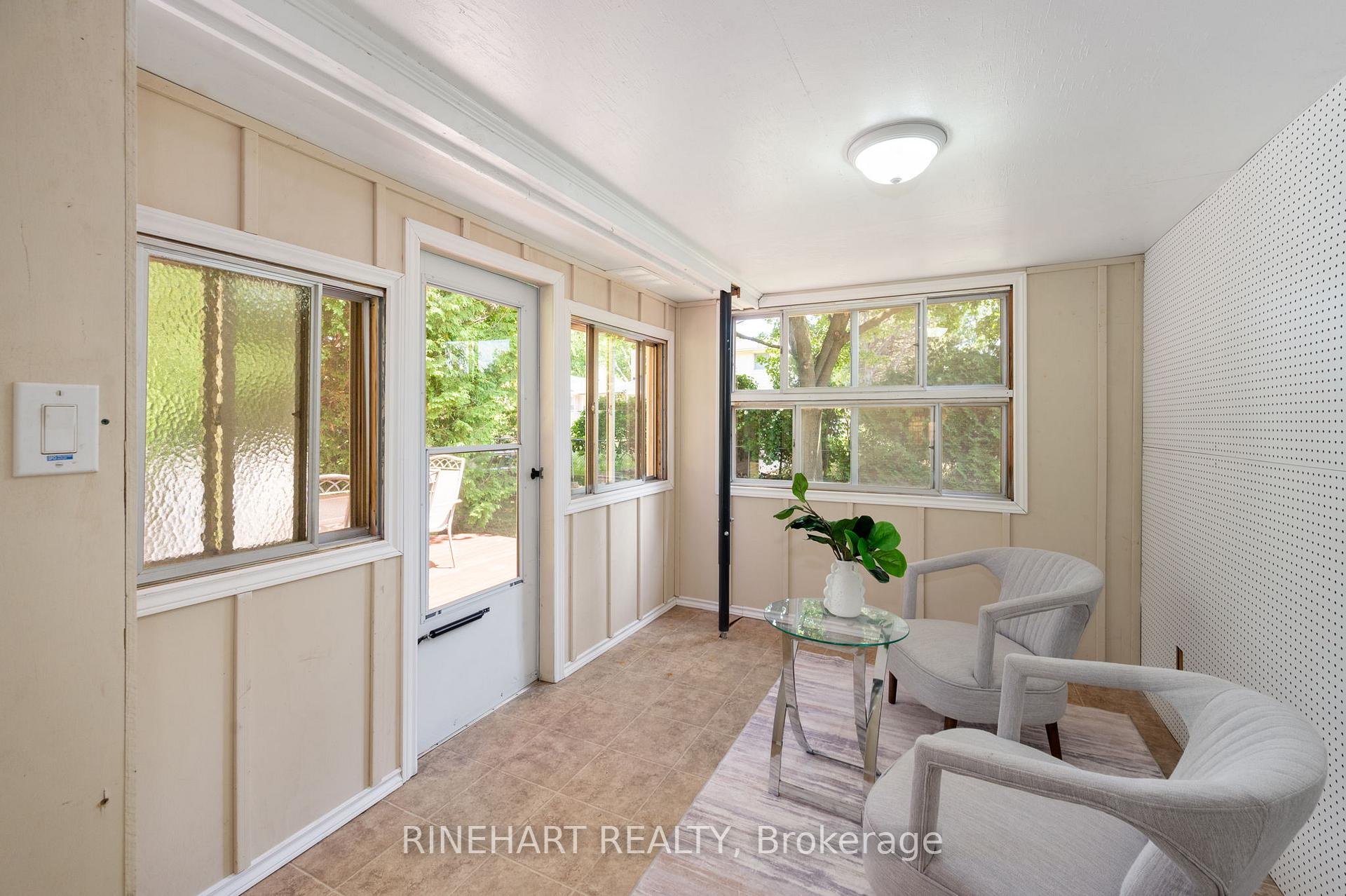 Photo 28 of 2 Lloyd Manor Crescent, London, North M — HOMEH