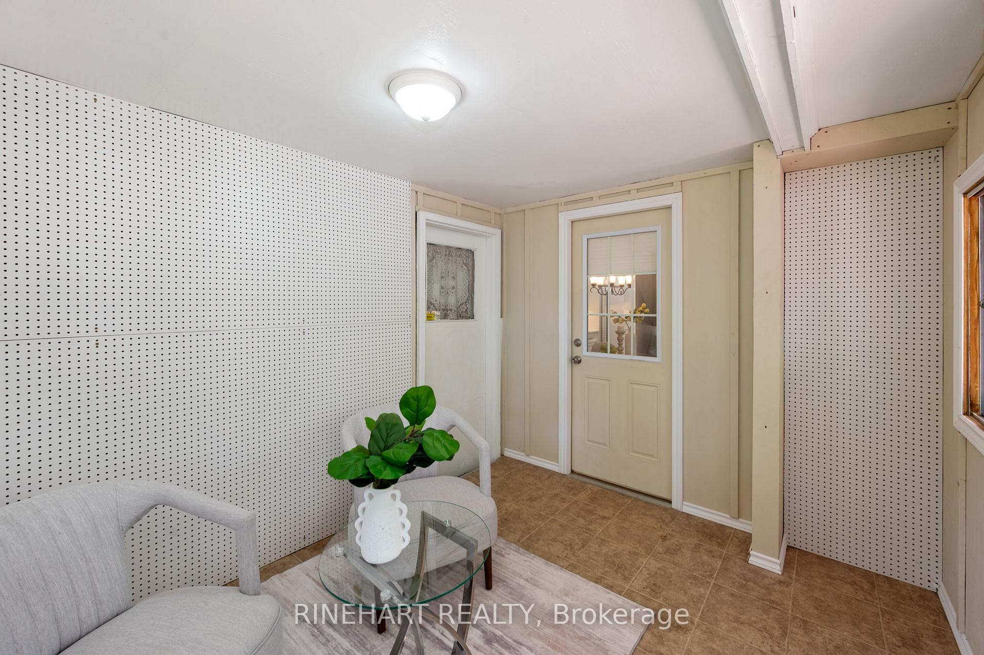 Photo 29 of 2 Lloyd Manor Crescent, London, North M — HOMEH