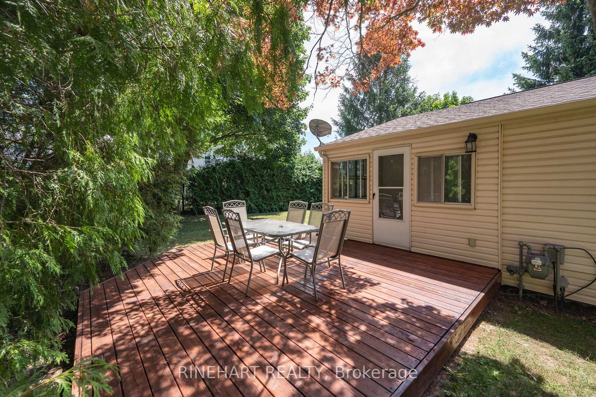 Photo 30 of 2 Lloyd Manor Crescent, London, North M — HOMEH