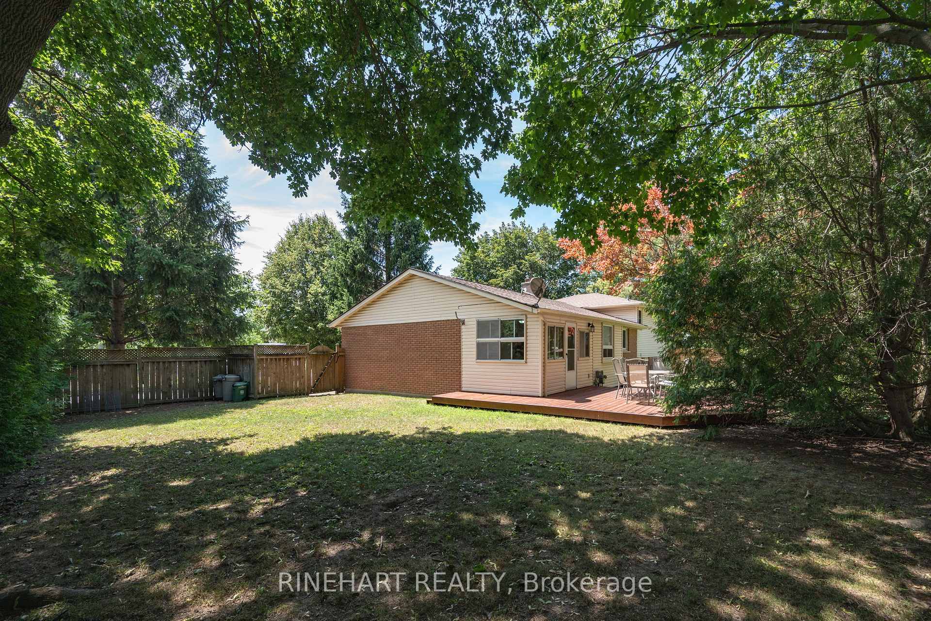 Photo 31 of 2 Lloyd Manor Crescent, London, North M — HOMEH