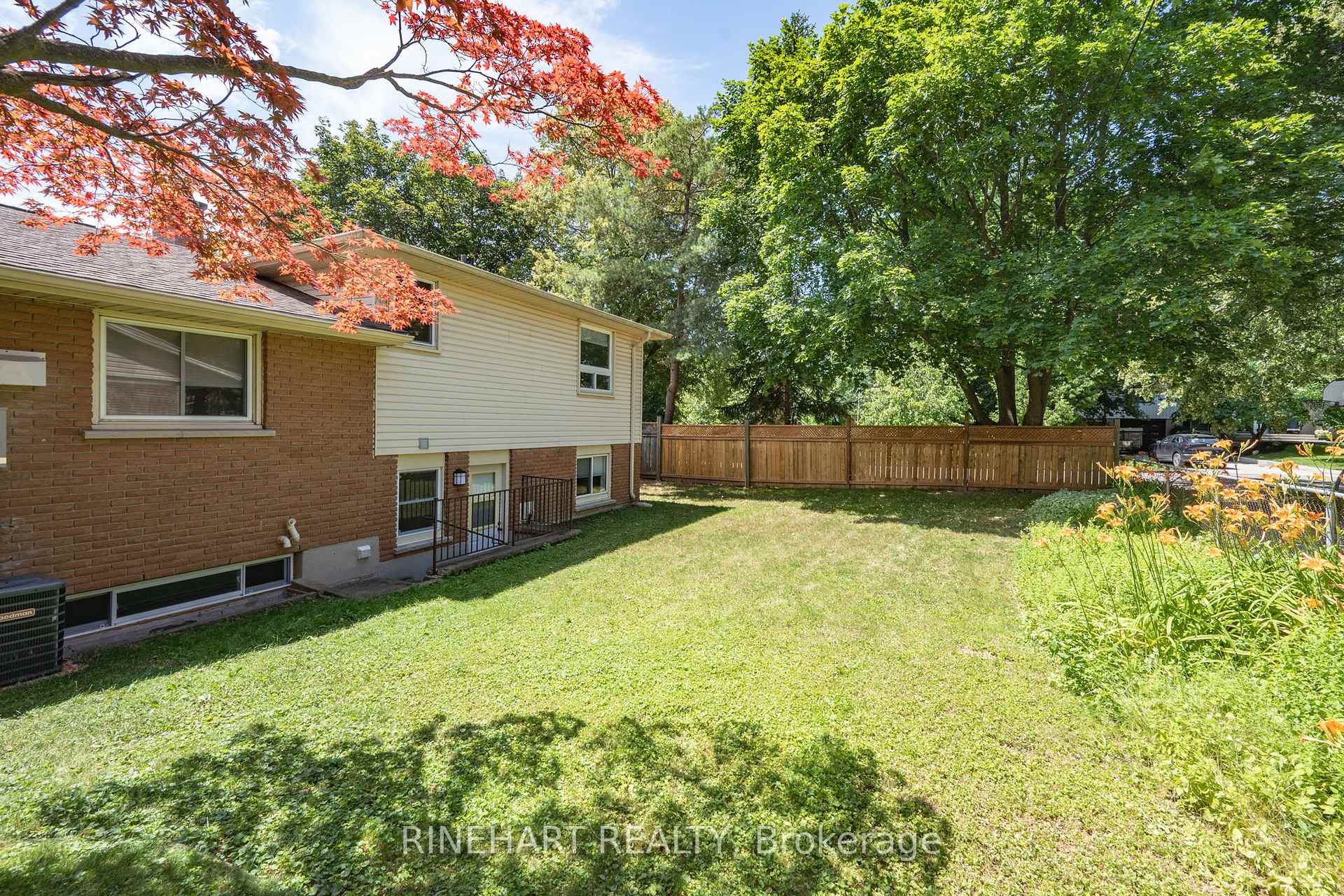 Photo 32 of 2 Lloyd Manor Crescent, London, North M — HOMEH