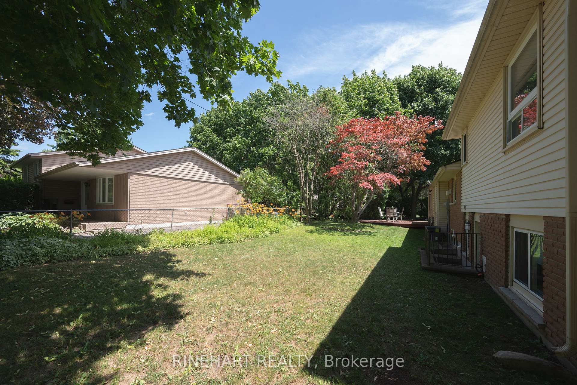 Photo 33 of 2 Lloyd Manor Crescent, London, North M — HOMEH