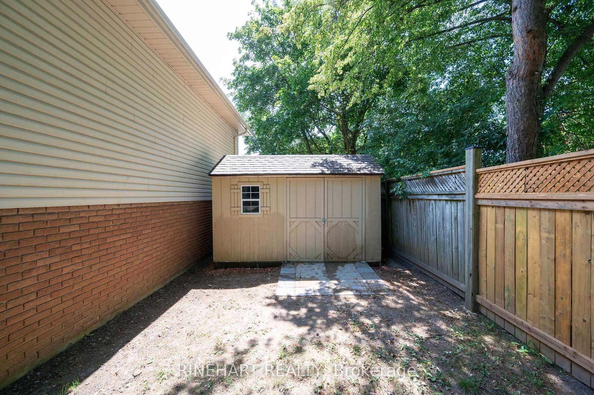 Photo 35 of 2 Lloyd Manor Crescent, London, North M — HOMEH